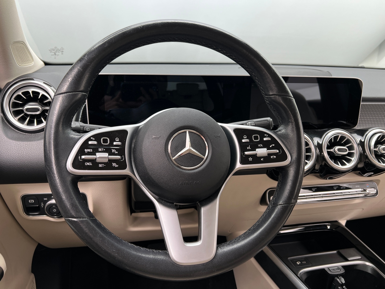 Thumbnail: 2021 Mercedes-Benz GLB - 4