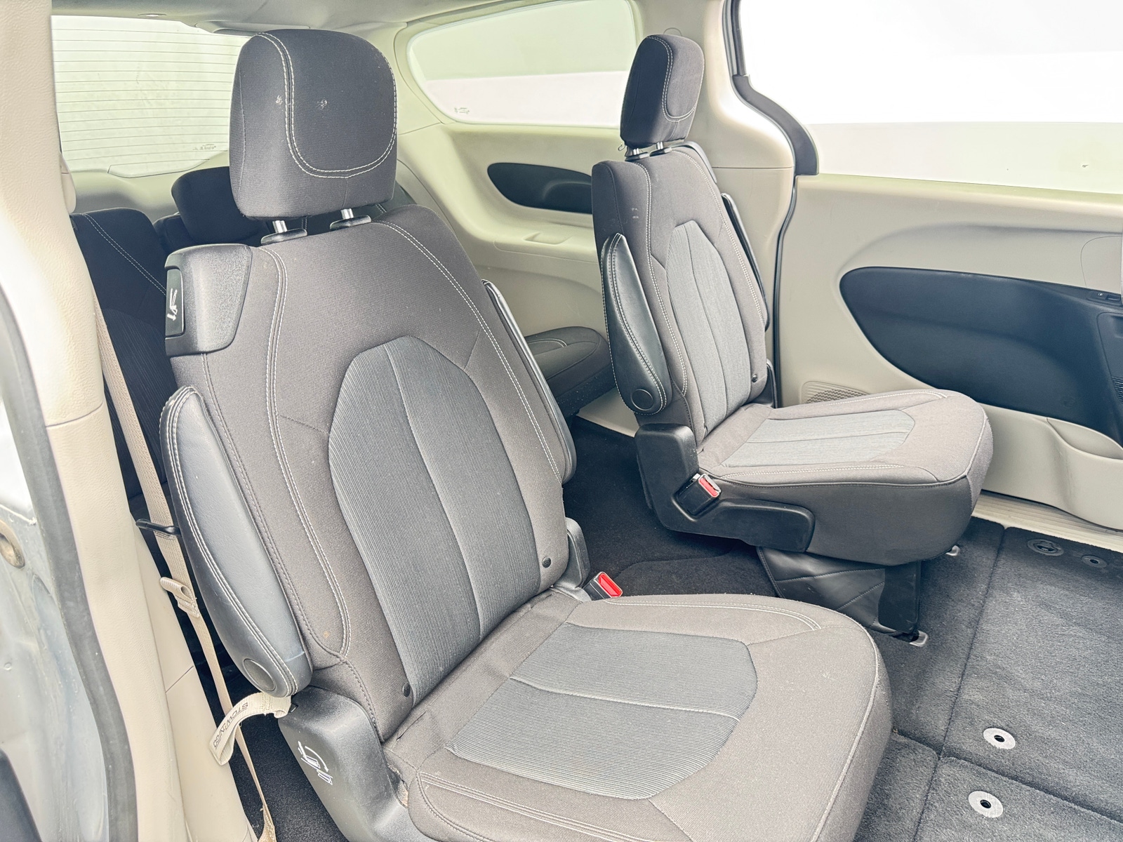 Thumbnail: 2023 Chrysler Voyager - 6