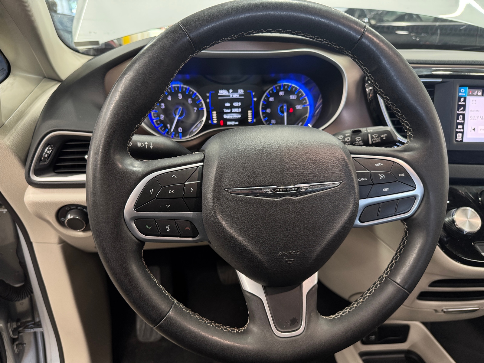 Thumbnail: 2023 Chrysler Voyager - 5