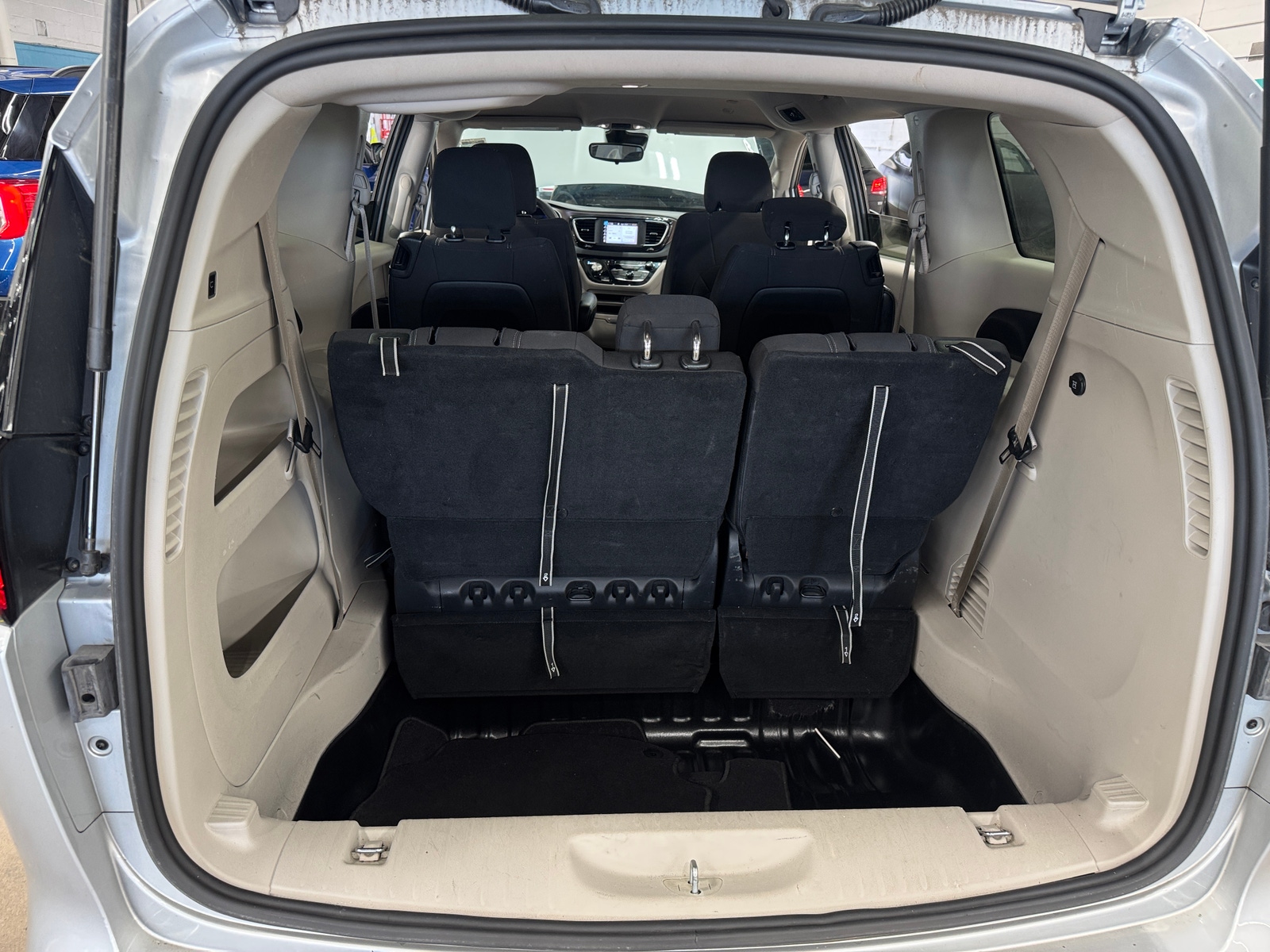 Thumbnail: 2023 Chrysler Voyager - 7