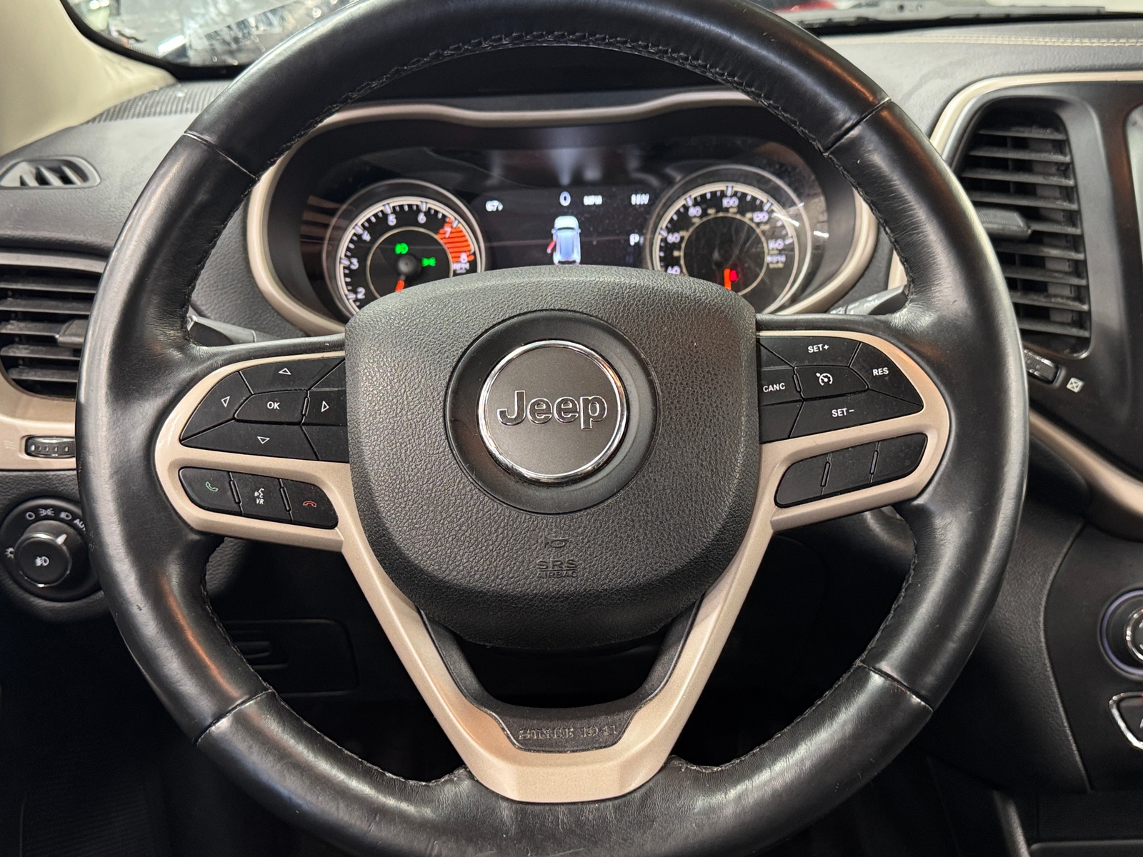 Thumbnail: 2017 Jeep Cherokee - 4