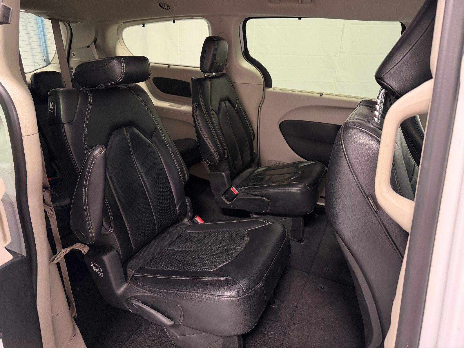 Thumbnail: 2022 Chrysler Pacifica - 5
