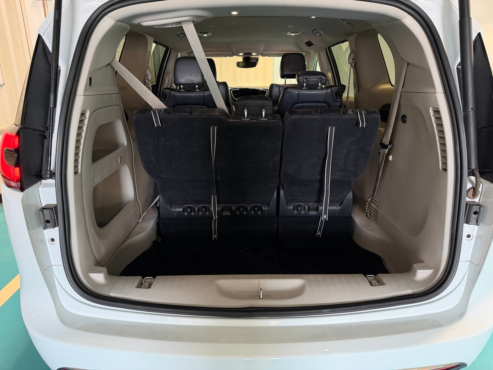 Thumbnail: 2022 Chrysler Pacifica - 6