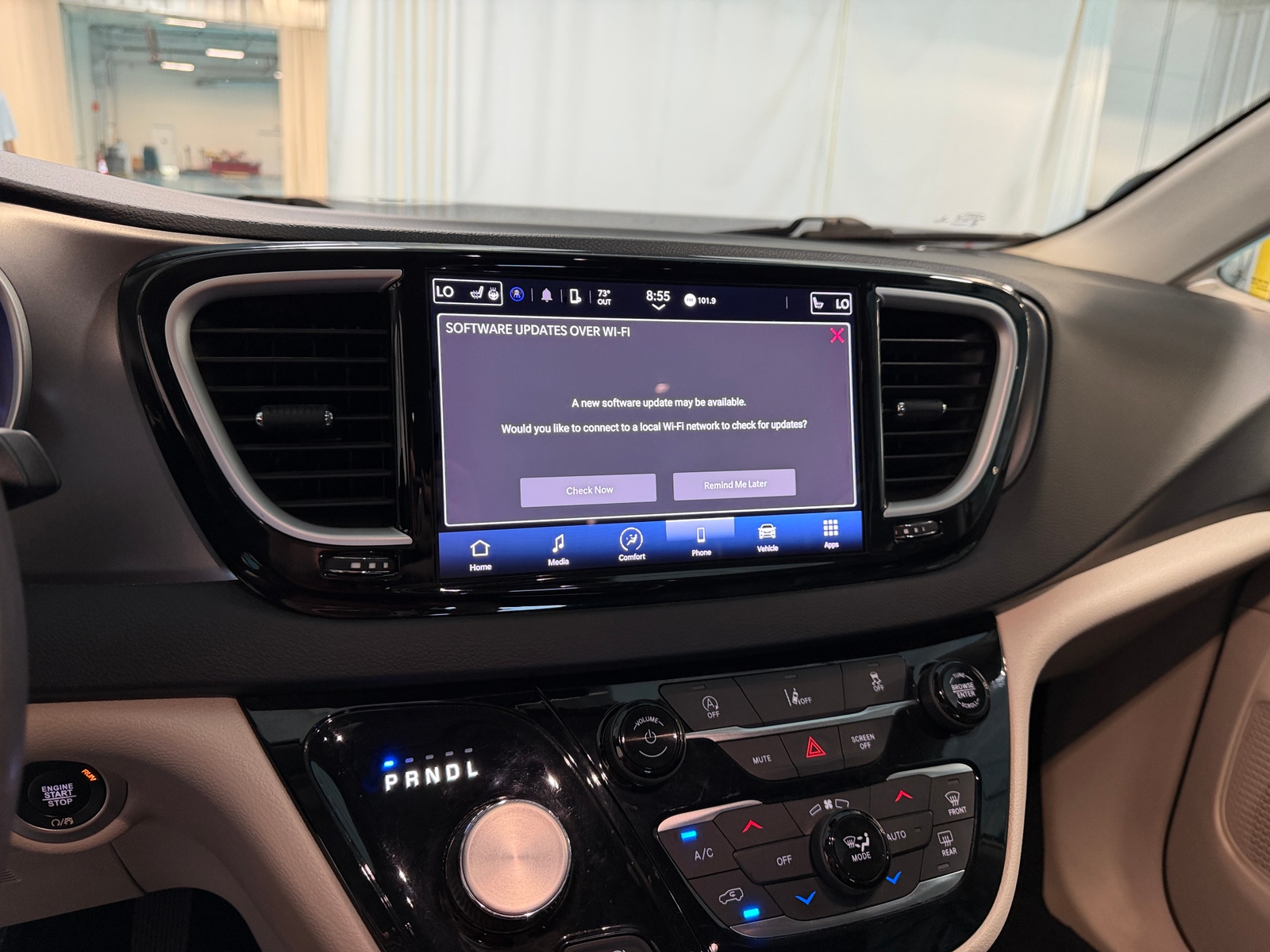 Thumbnail: 2022 Chrysler Pacifica - 3