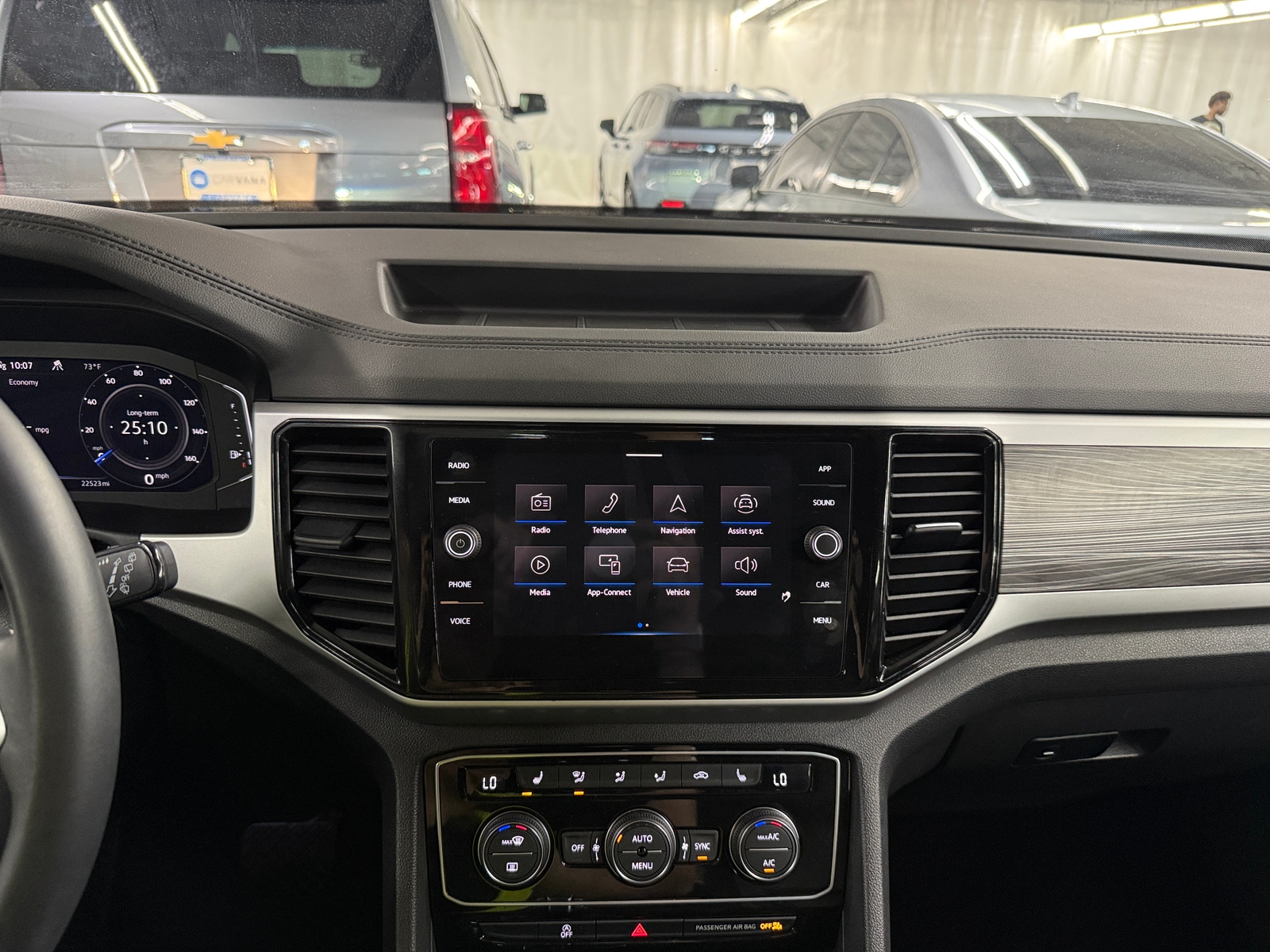 Thumbnail: 2023 Volkswagen Atlas - 3