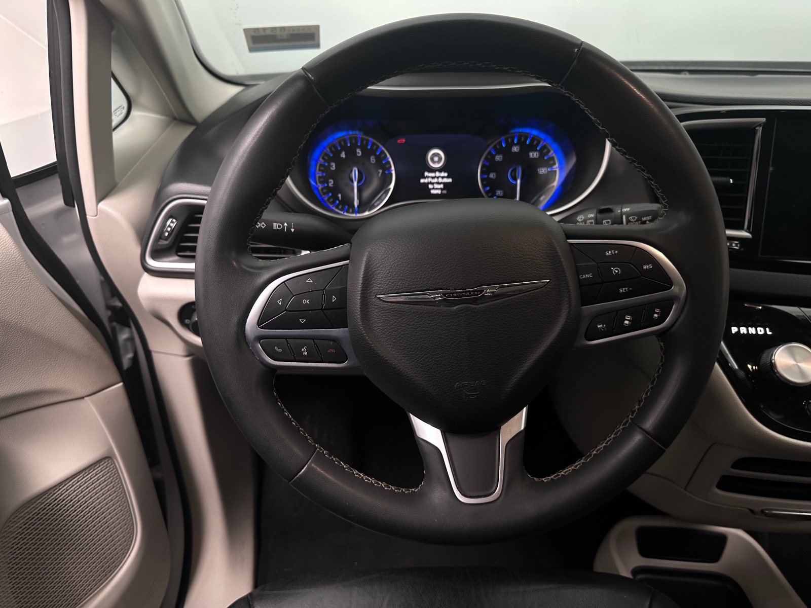 Thumbnail: 2022 Chrysler Pacifica - 4