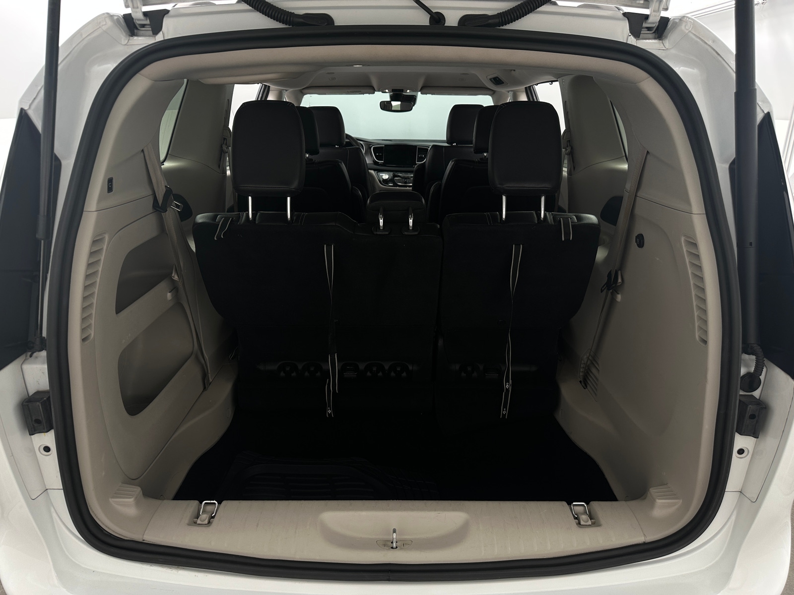 Thumbnail: 2022 Chrysler Pacifica - 6