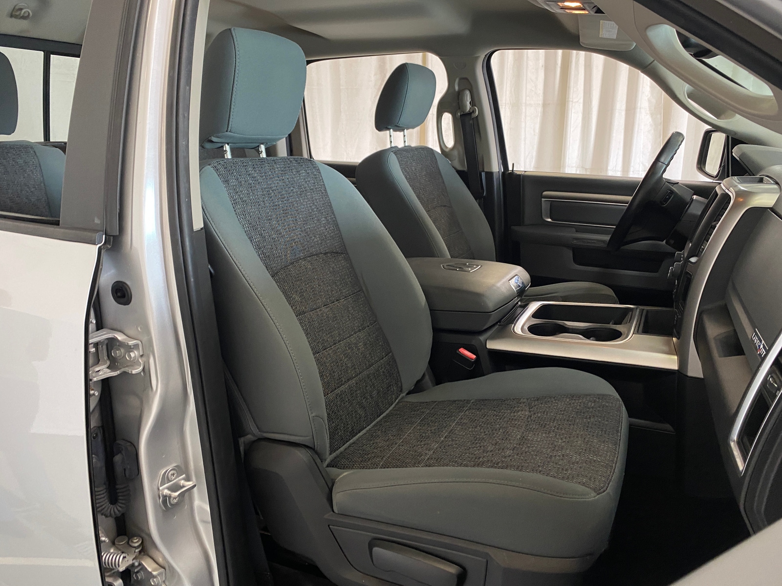 Thumbnail: 2019 RAM 1500 Classic - 2