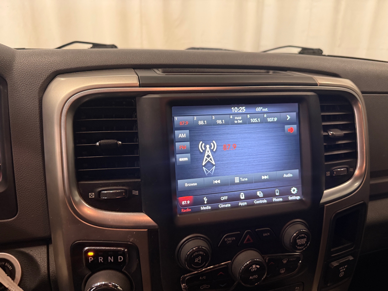 Thumbnail: 2019 RAM 1500 Classic - 4