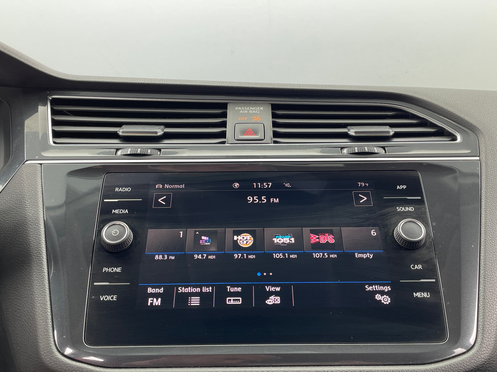 Thumbnail: 2020 Volkswagen Tiguan - 3