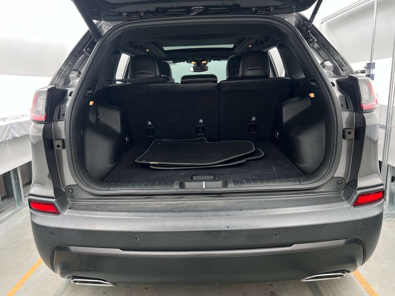 Thumbnail: 2021 Jeep Cherokee - 6