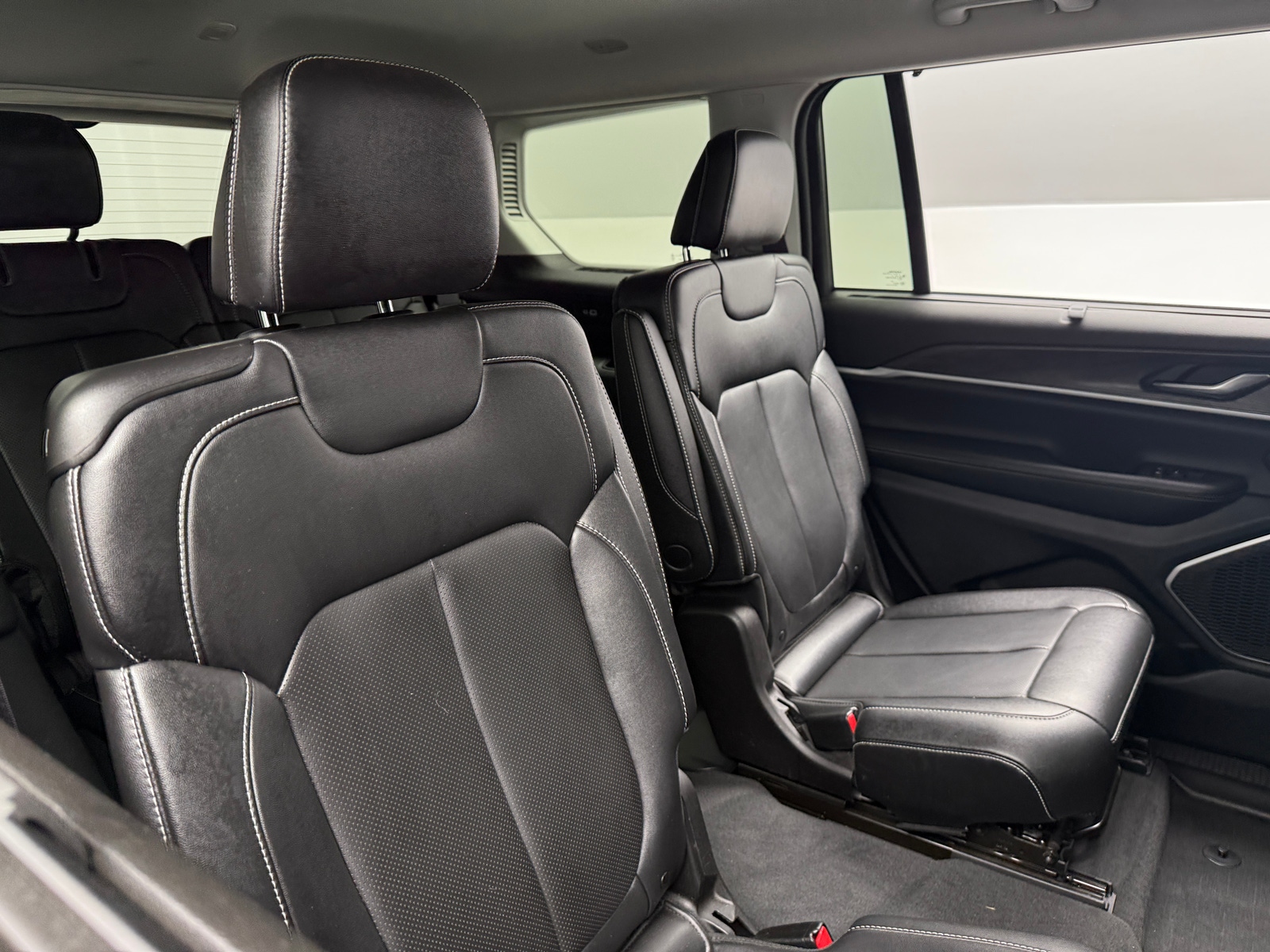 Thumbnail: 2023 Jeep Grand Cherokee L - 5