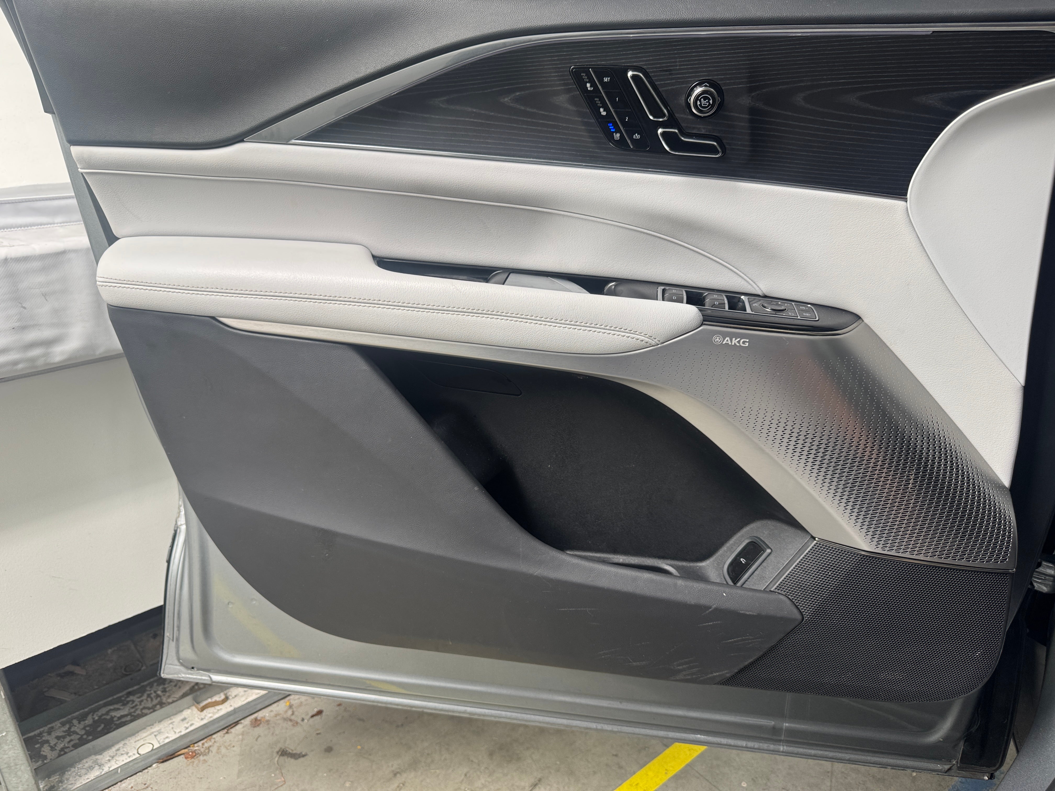 Used 2024 Cadillac LYRIQ Luxury 2 with VIN 1GYKPRRL0RZ124438 for sale in Auburn, WA
