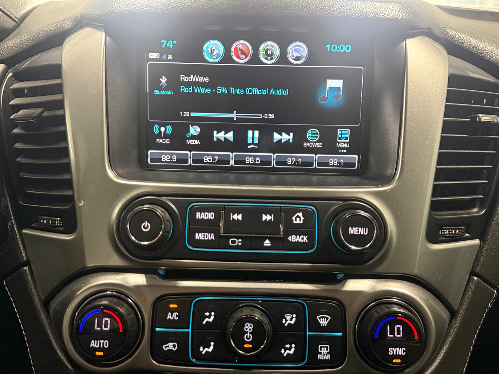 Thumbnail: 2019 Chevrolet Suburban - 3