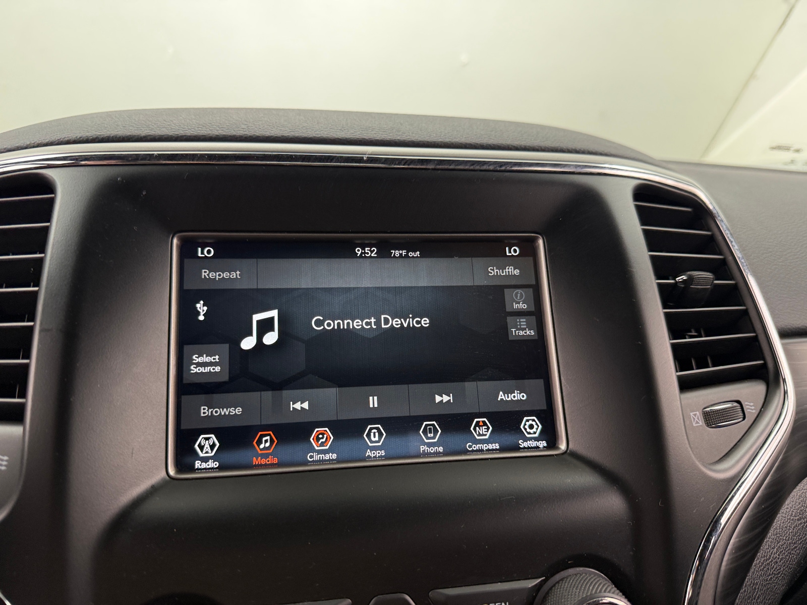 Thumbnail: 2019 Jeep Grand Cherokee - 4