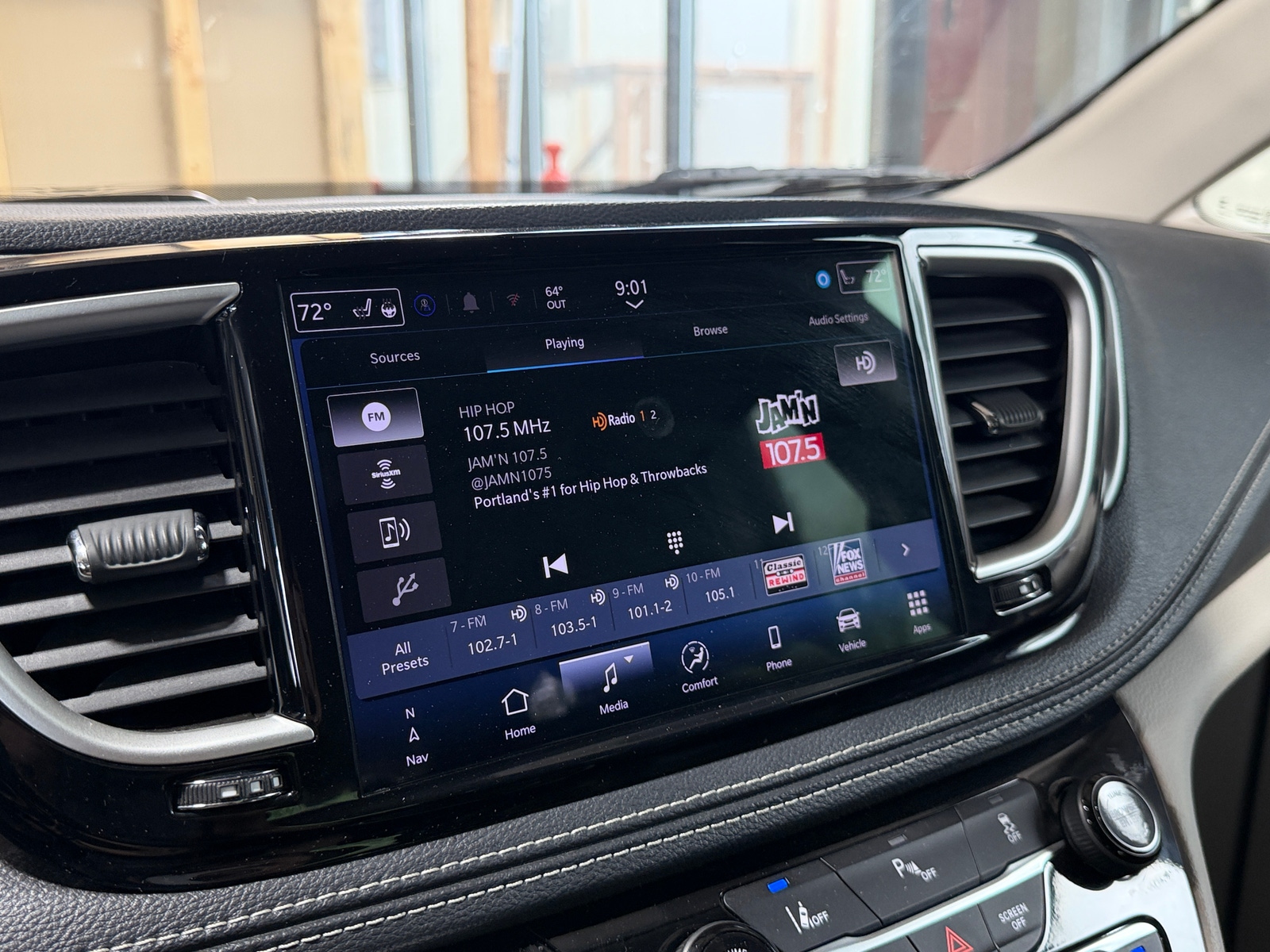 Thumbnail: 2024 Chrysler Pacifica - 3