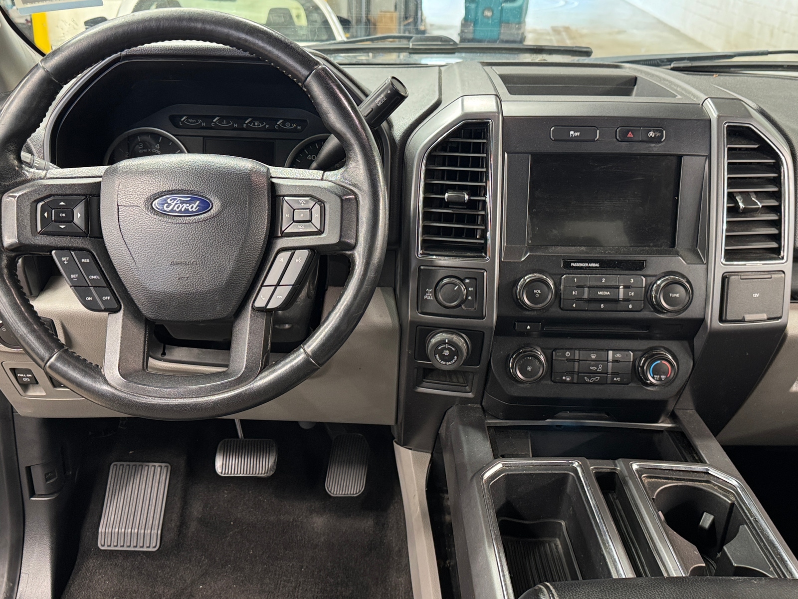 Thumbnail: 2018 Ford Econoline - 3
