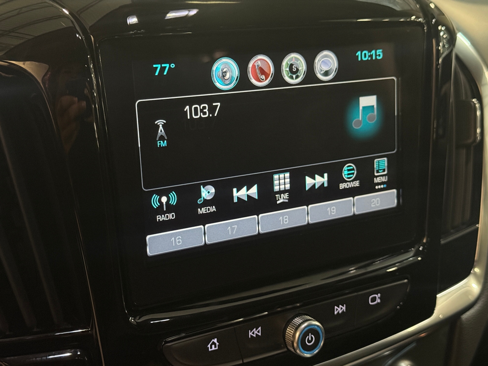 Thumbnail: 2019 Chevrolet Traverse - 4