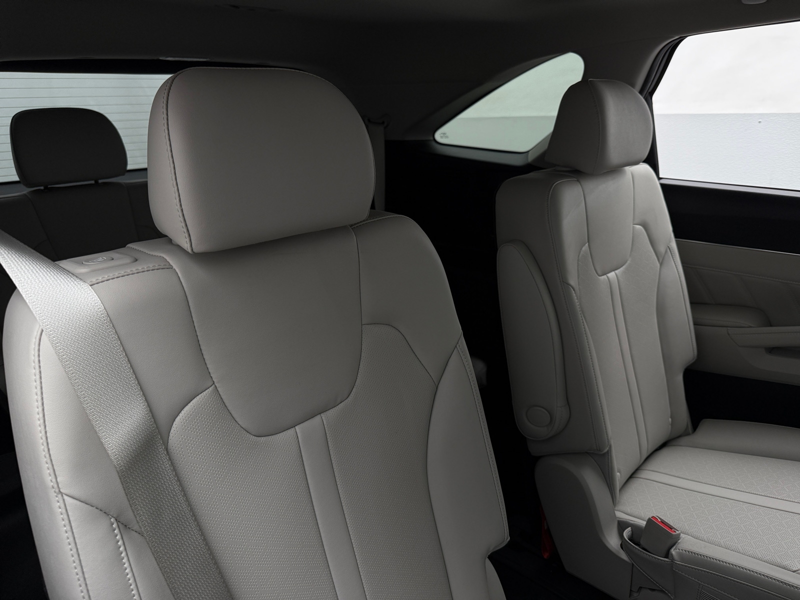 Thumbnail: 2023 Kia Sorento - 6