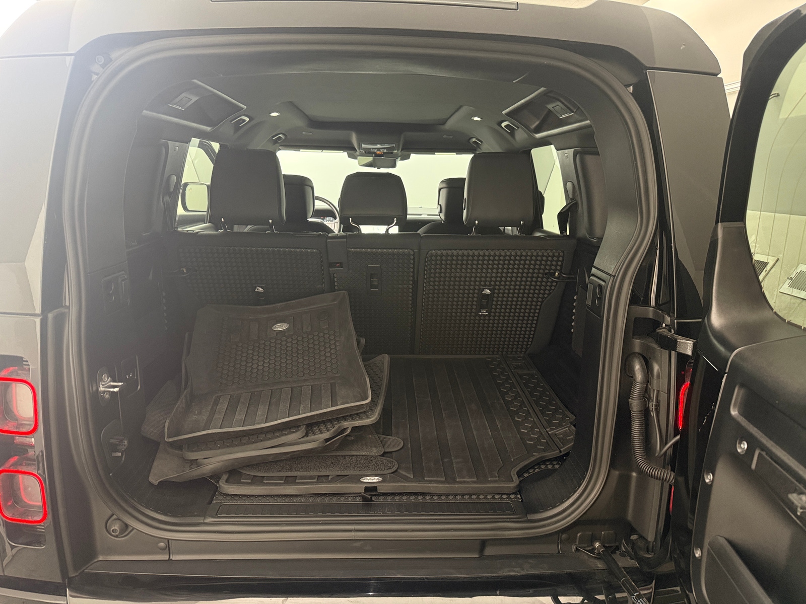 Thumbnail: 2024 Land Rover Defender - 6