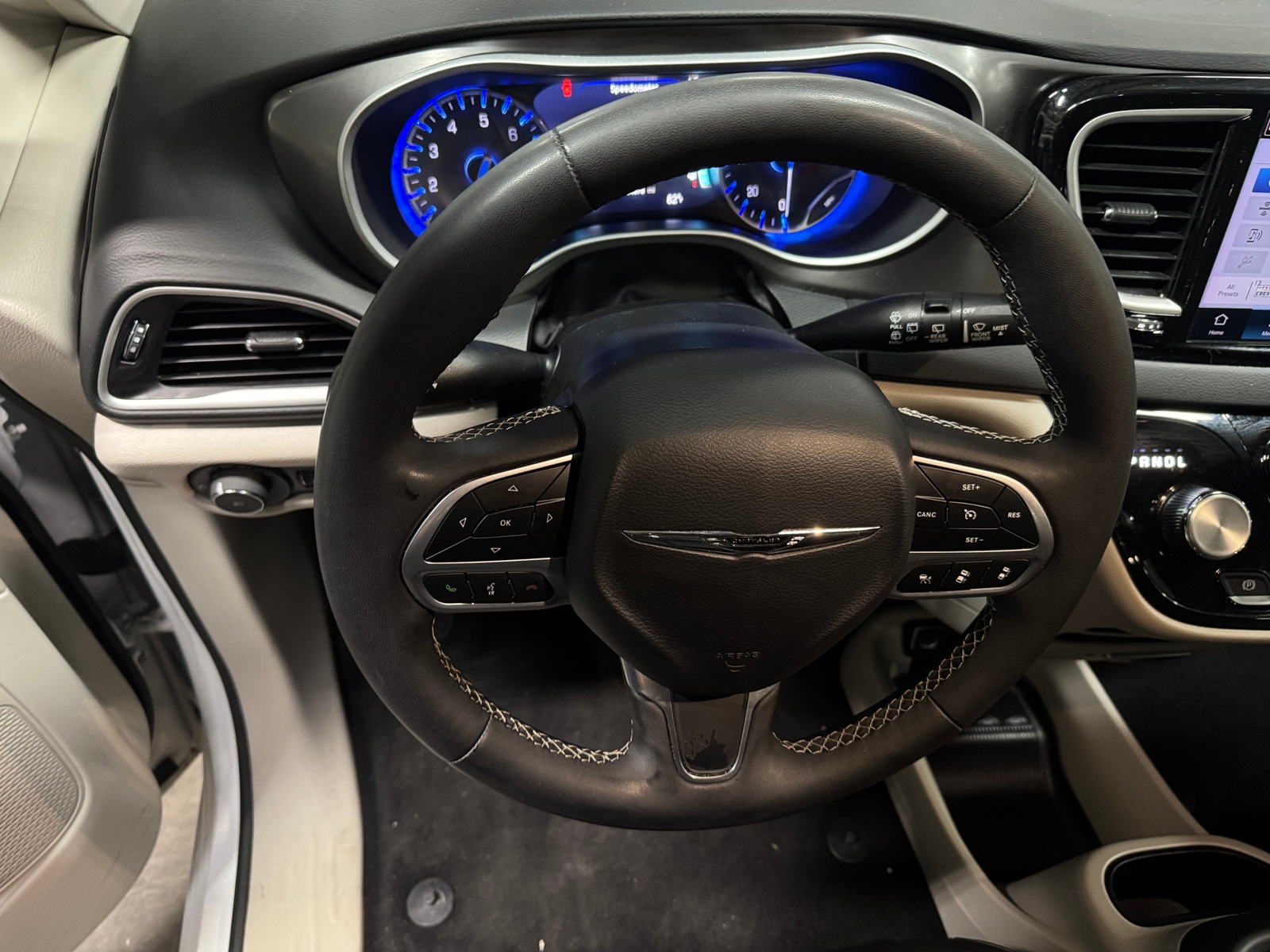 Thumbnail: 2024 Chrysler Pacifica - 4