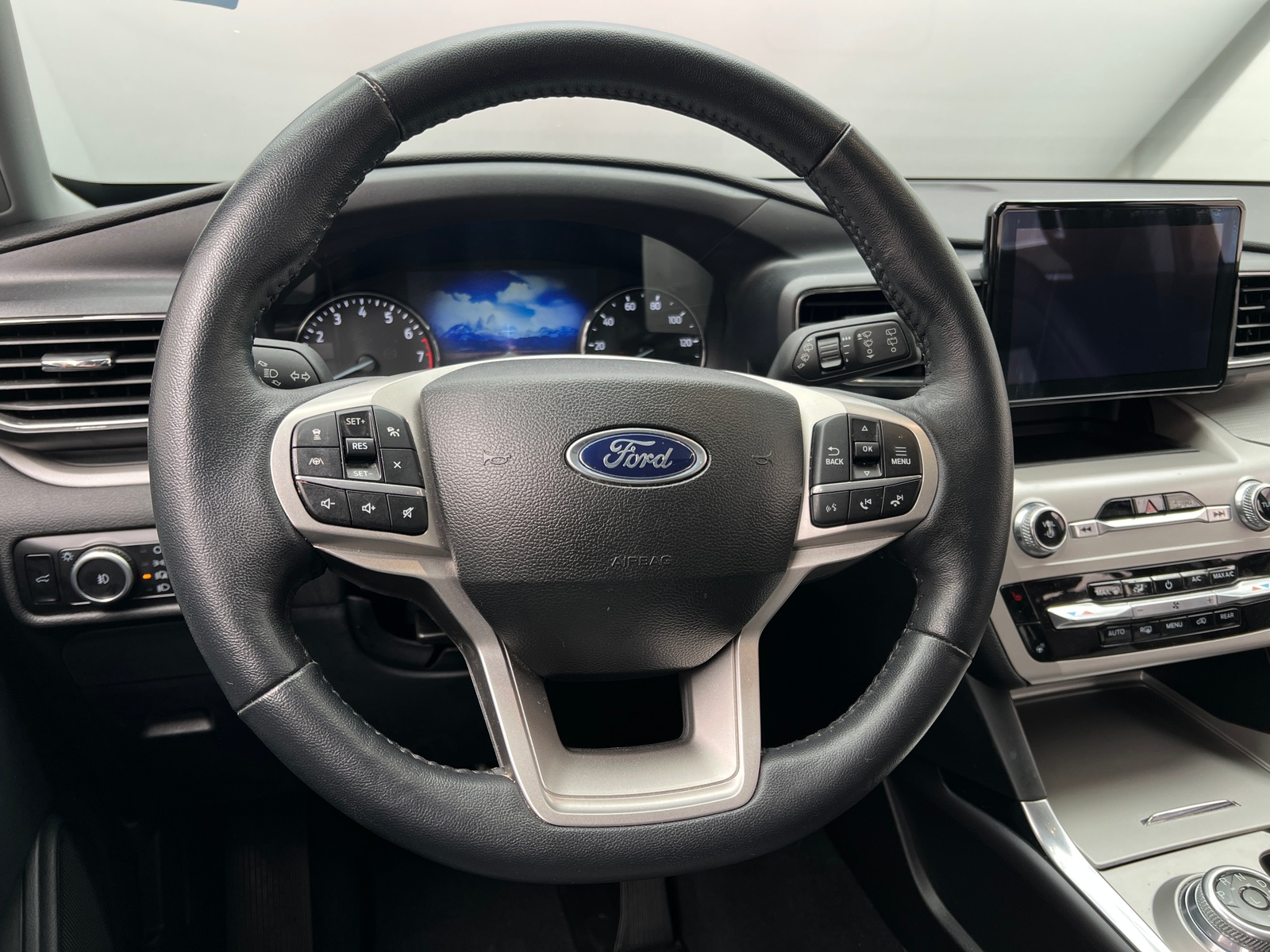 Thumbnail: 2023 Ford Explorer - 4
