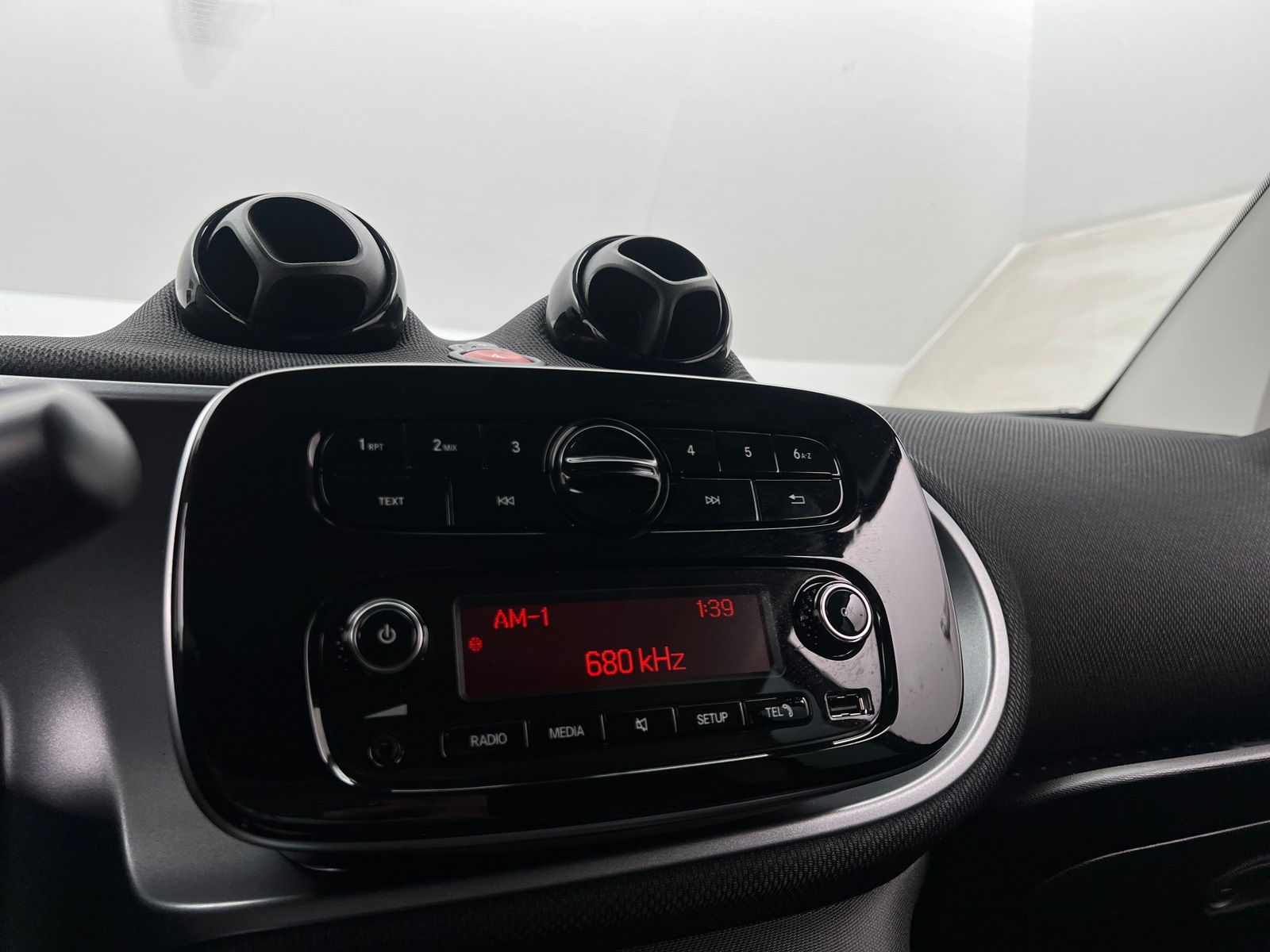 Thumbnail: 2017 smart fortwo - 3