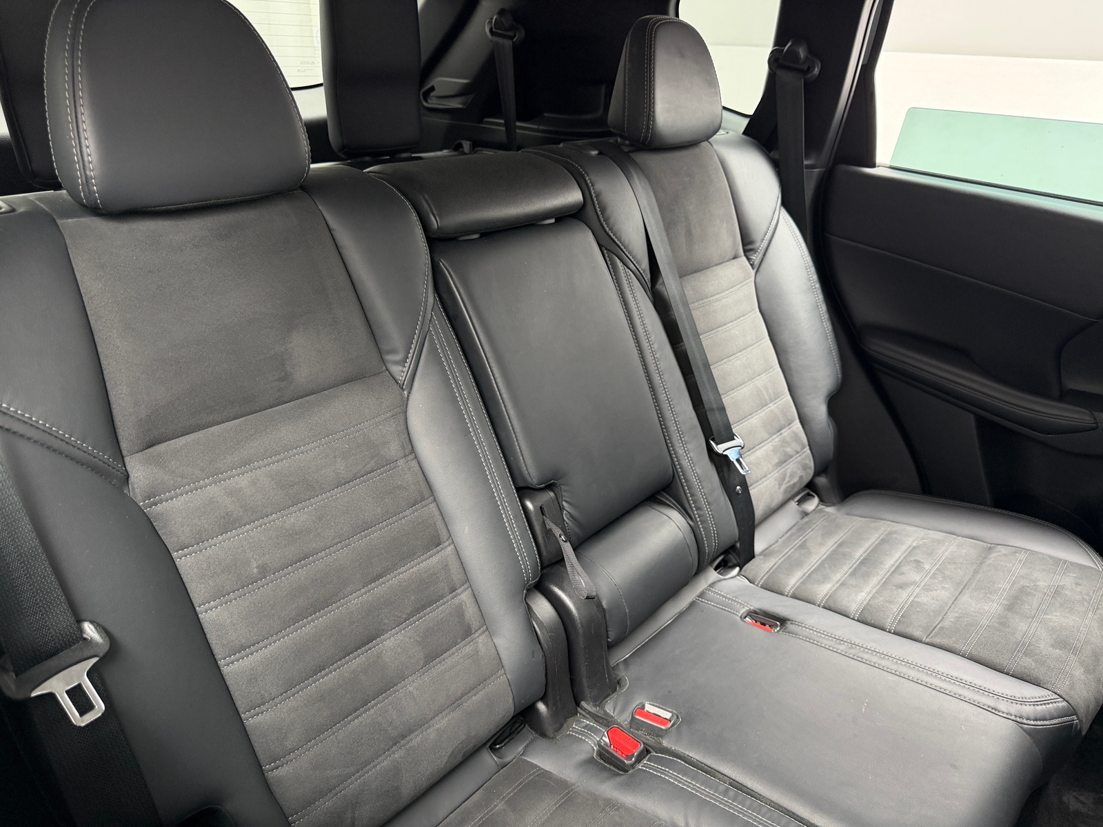 Thumbnail: 2023 Mitsubishi Outlander - 5