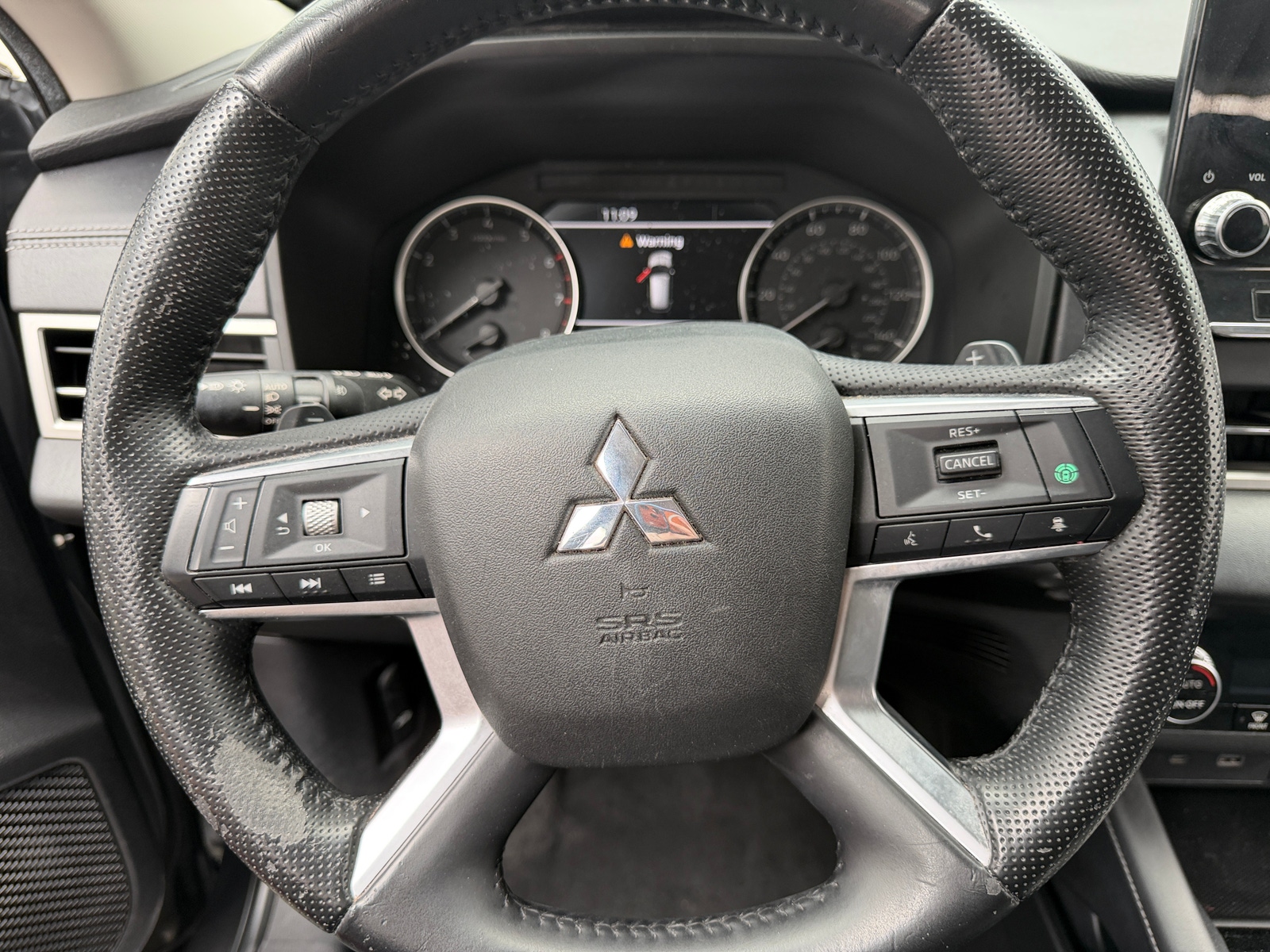Thumbnail: 2023 Mitsubishi Outlander - 4