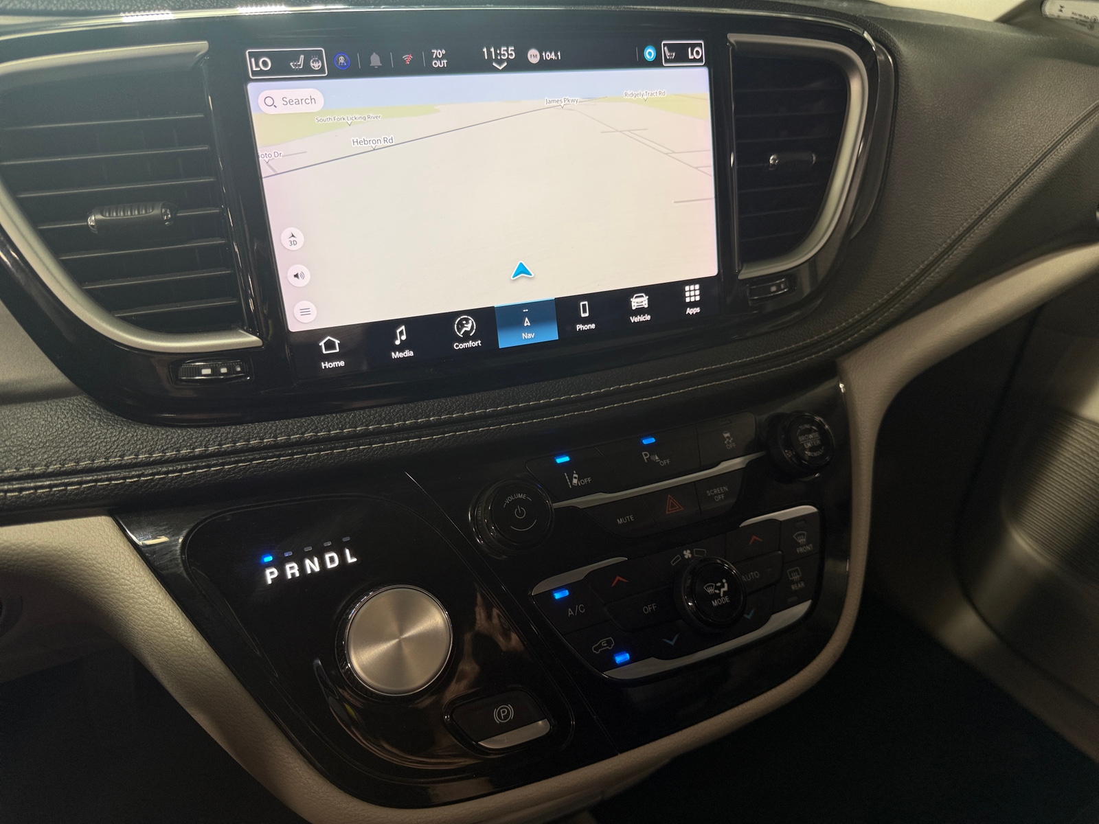 Thumbnail: 2024 Chrysler Pacifica - 3