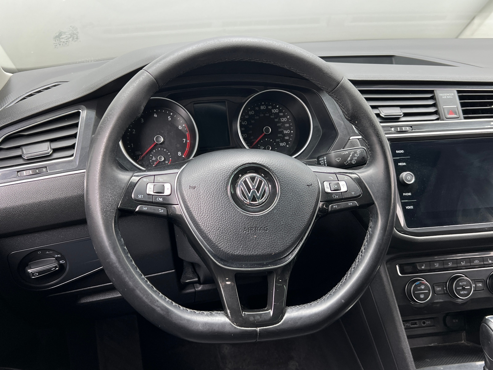 Thumbnail: 2018 Volkswagen Tiguan - 4