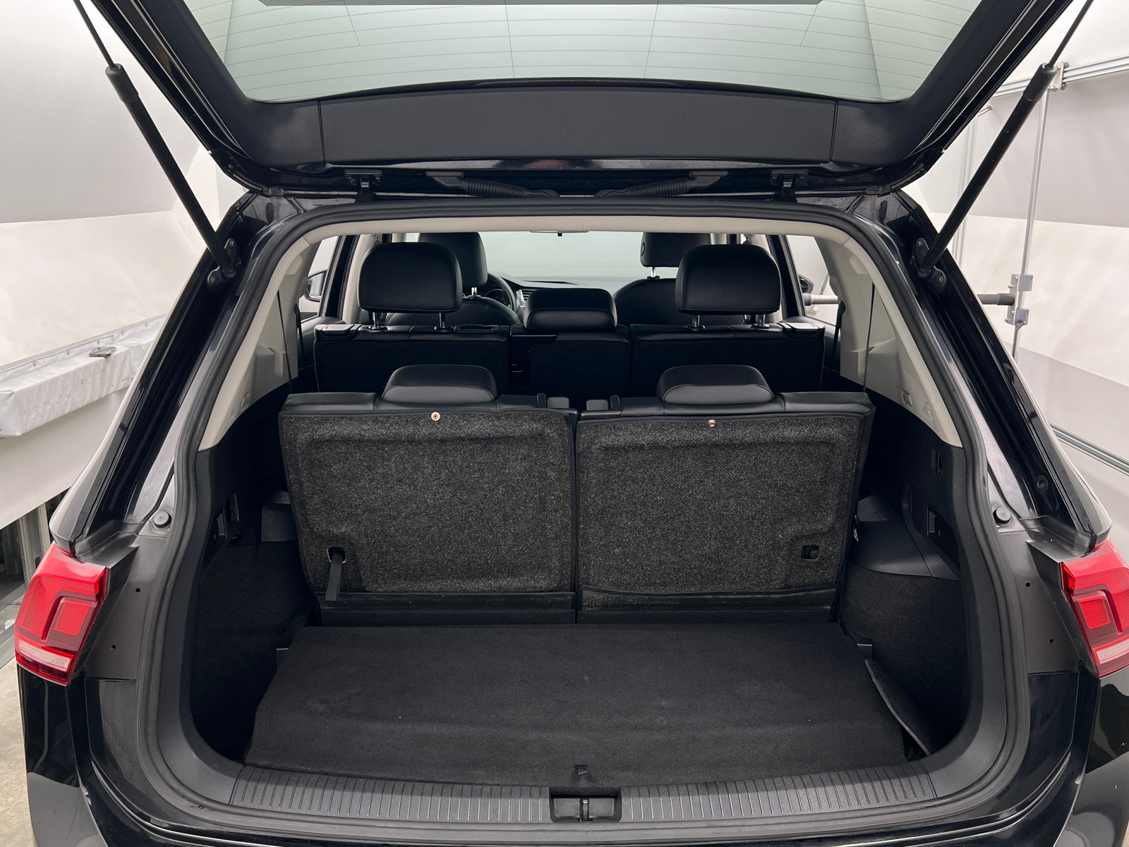 Thumbnail: 2018 Volkswagen Tiguan - 6