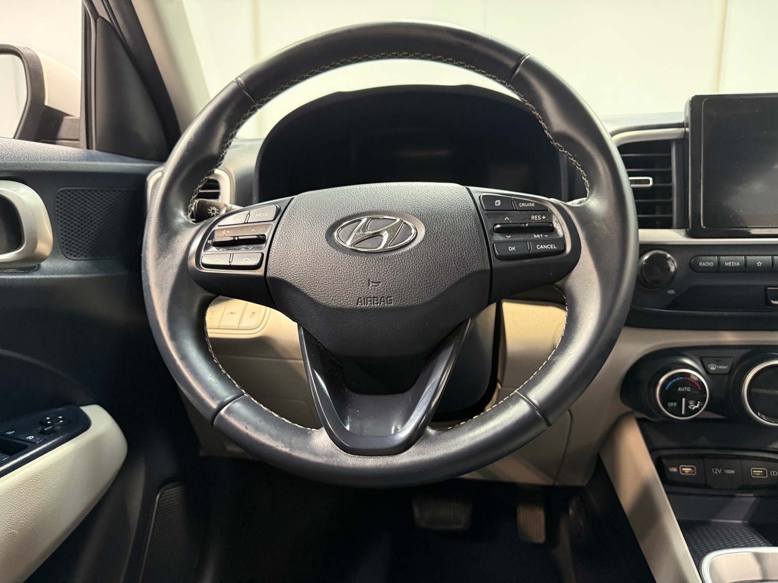 Thumbnail: 2022 Hyundai Venue - 5