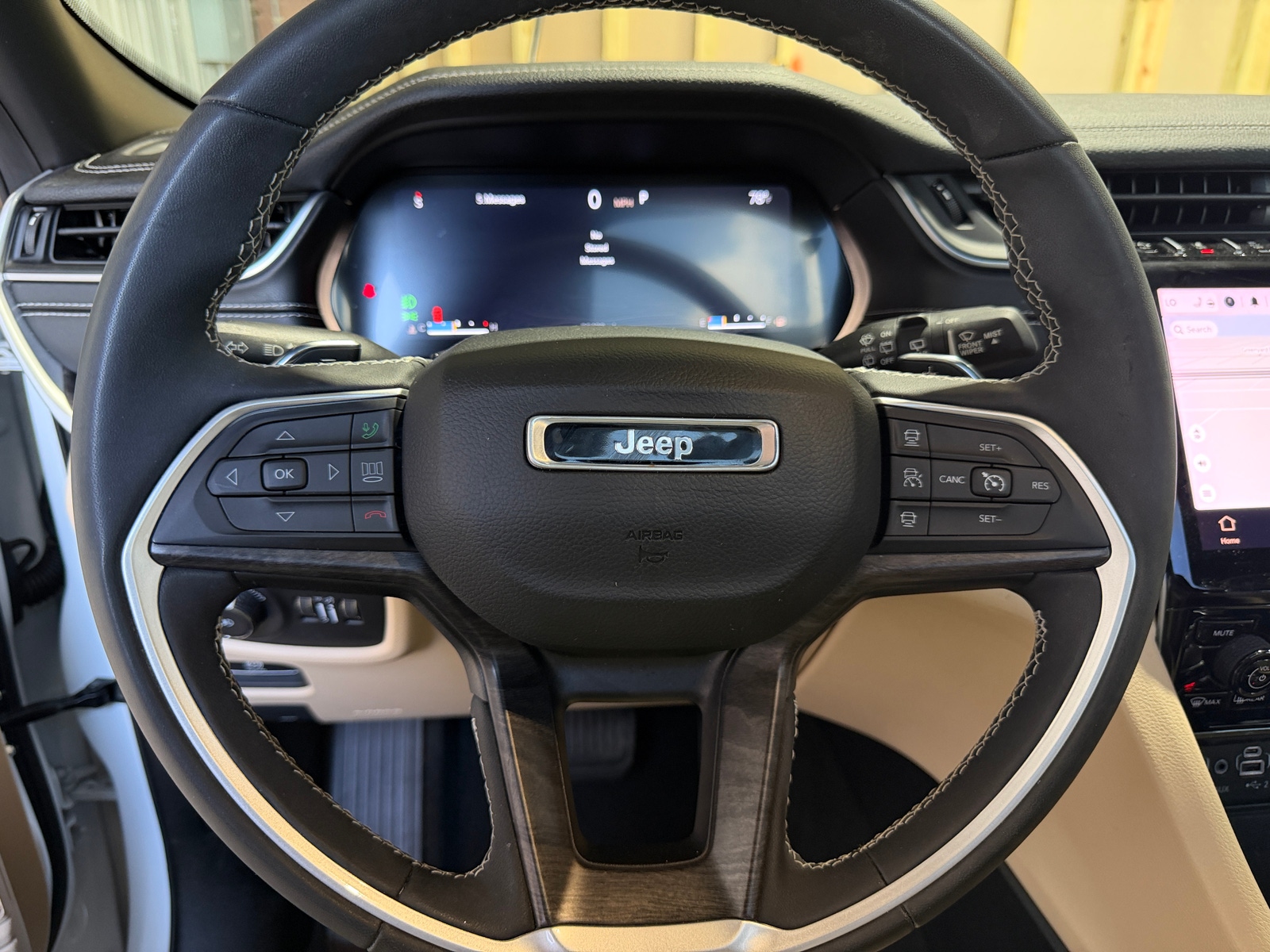 Thumbnail: 2024 Jeep Grand Cherokee L - 4