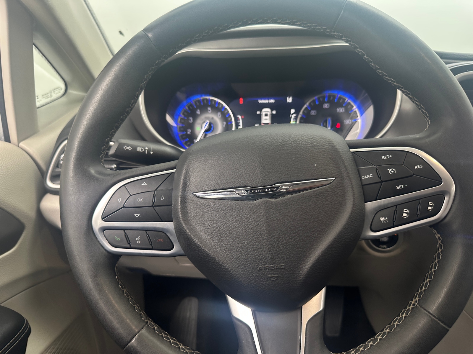 Thumbnail: 2023 Chrysler Pacifica - 4