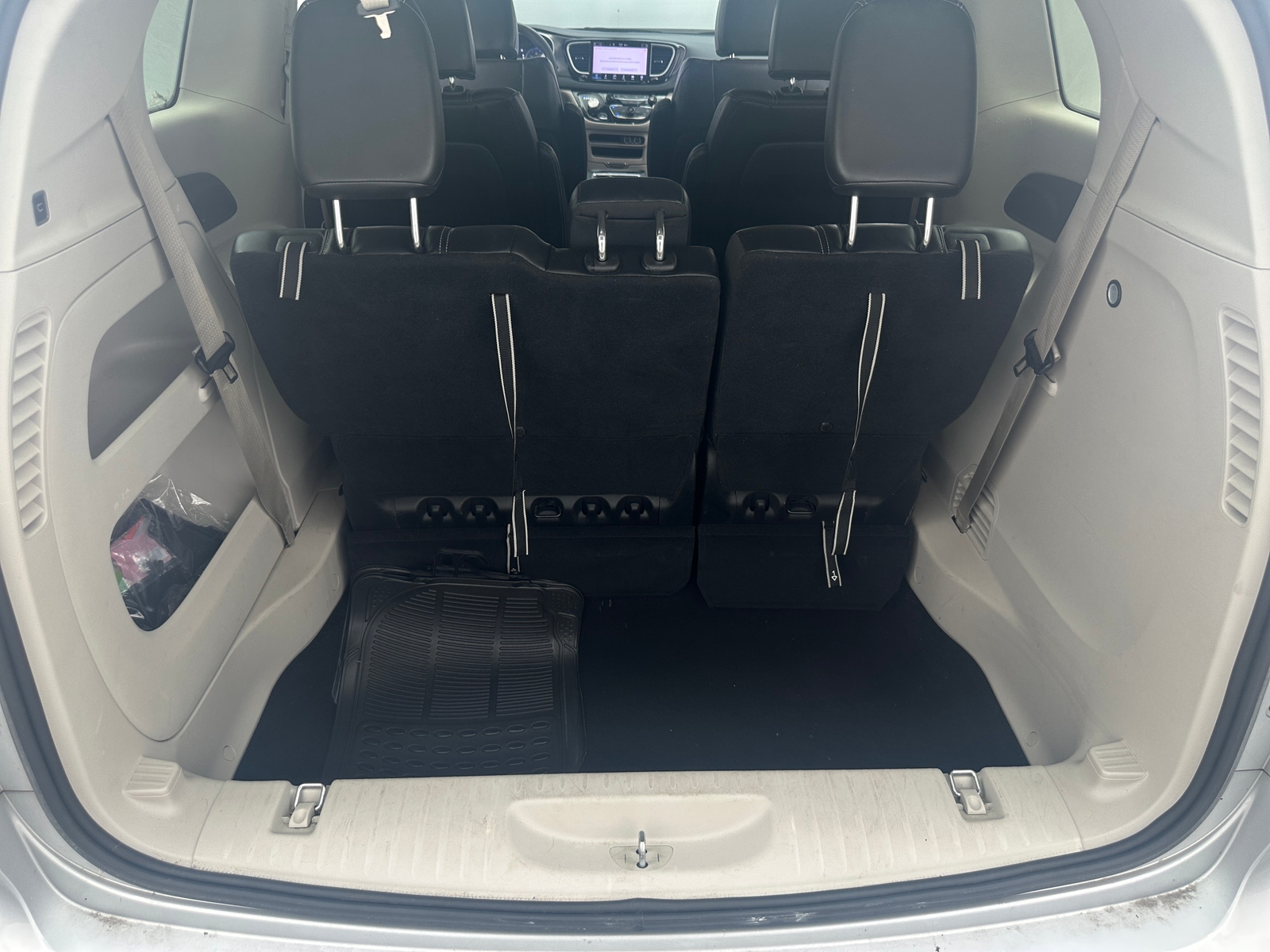 Thumbnail: 2023 Chrysler Pacifica - 6