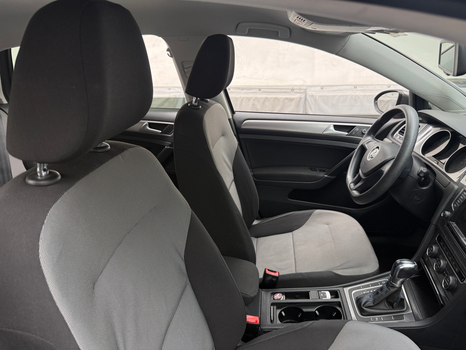 Thumbnail: 2015 Volkswagen e-Golf - 2