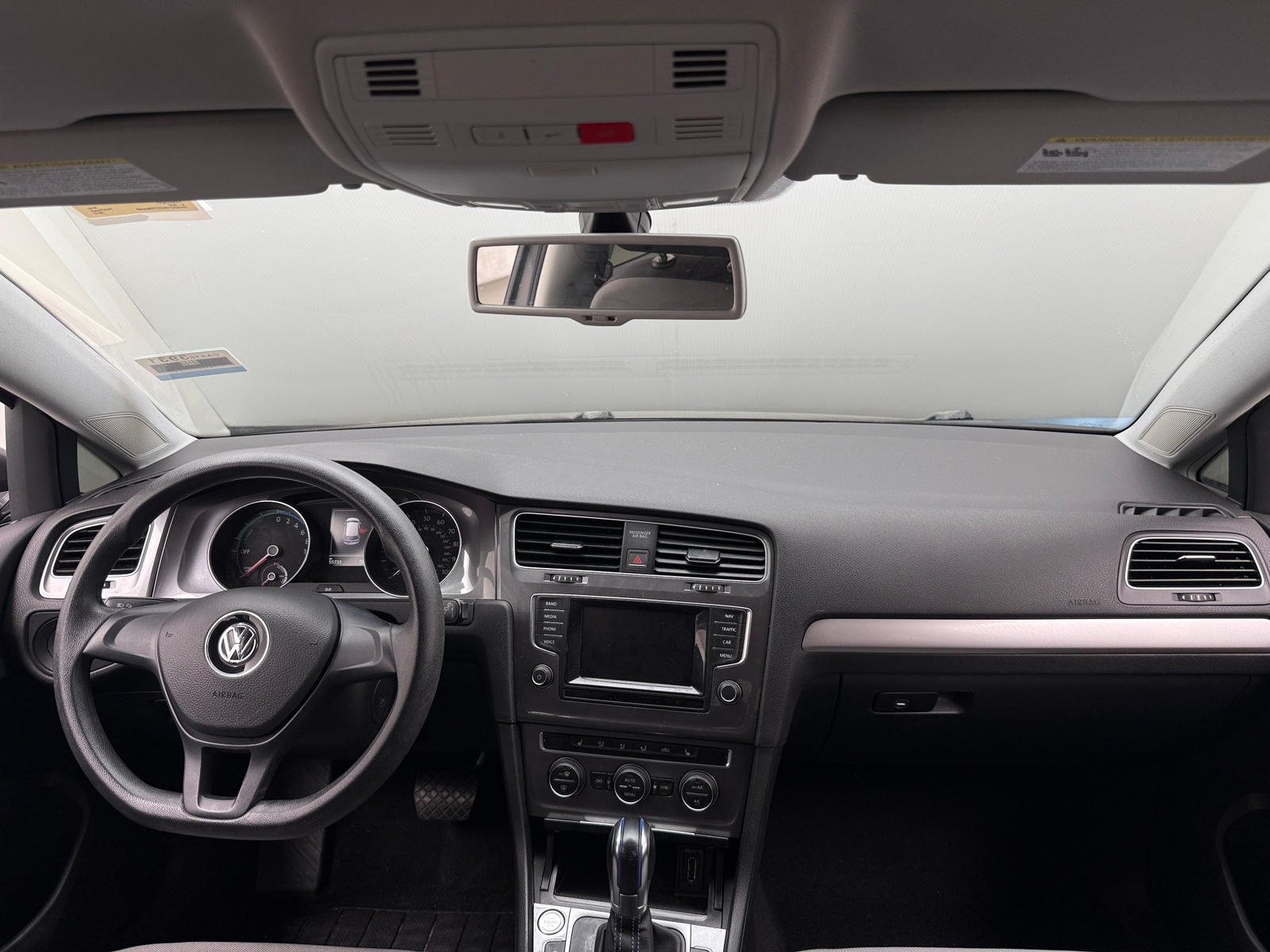 Thumbnail: 2015 Volkswagen e-Golf - 3
