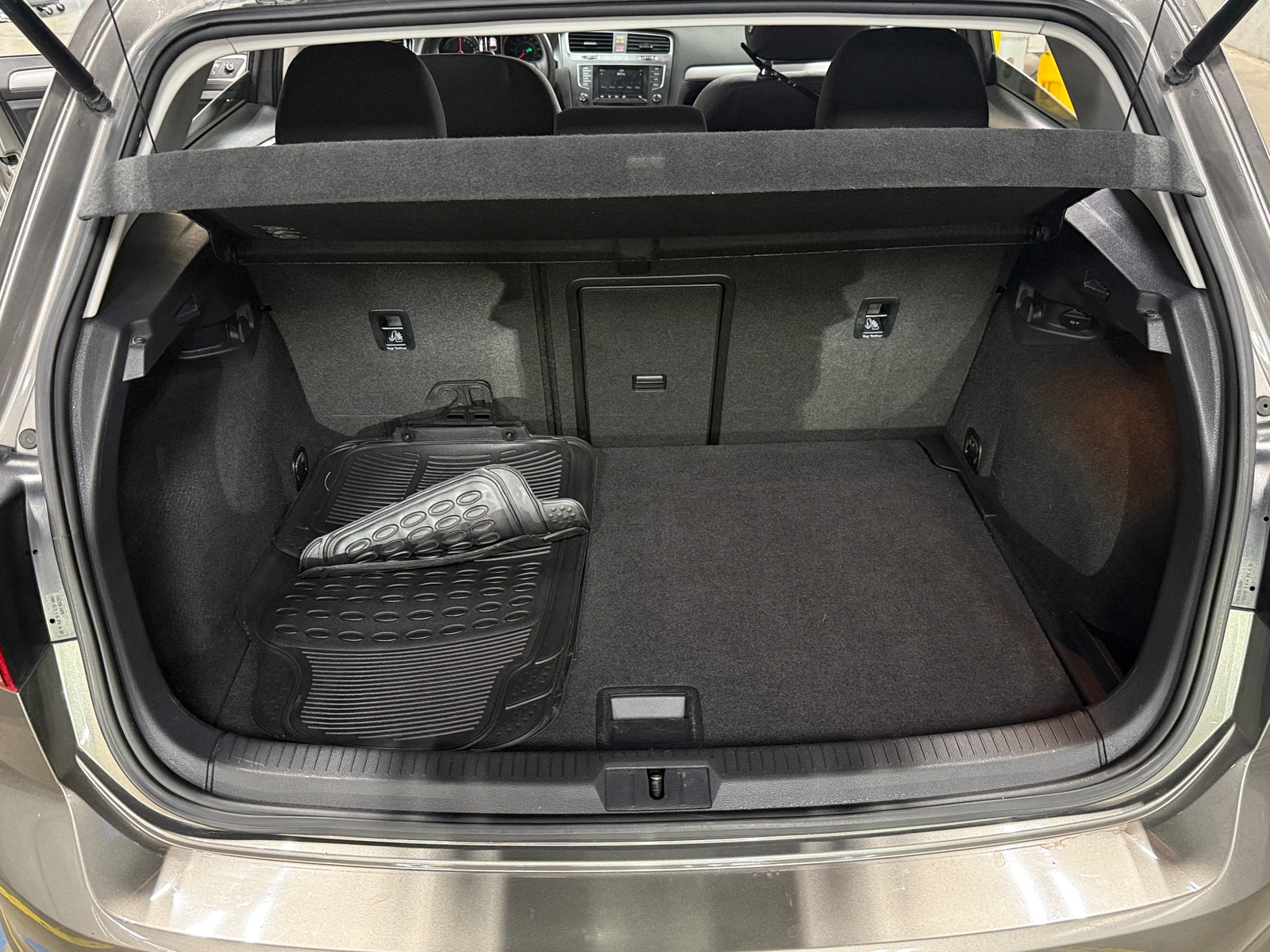 Thumbnail: 2015 Volkswagen e-Golf - 7