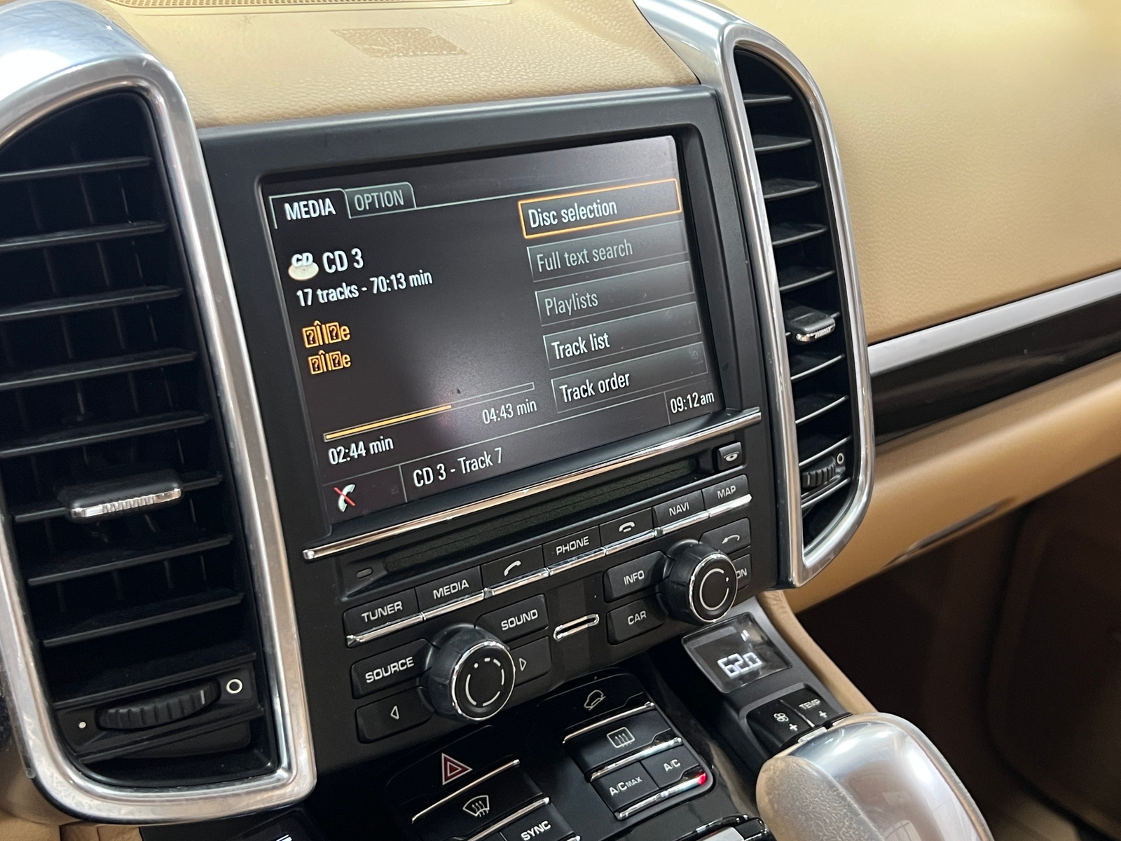 Thumbnail: 2014 Porsche Cayenne - 3