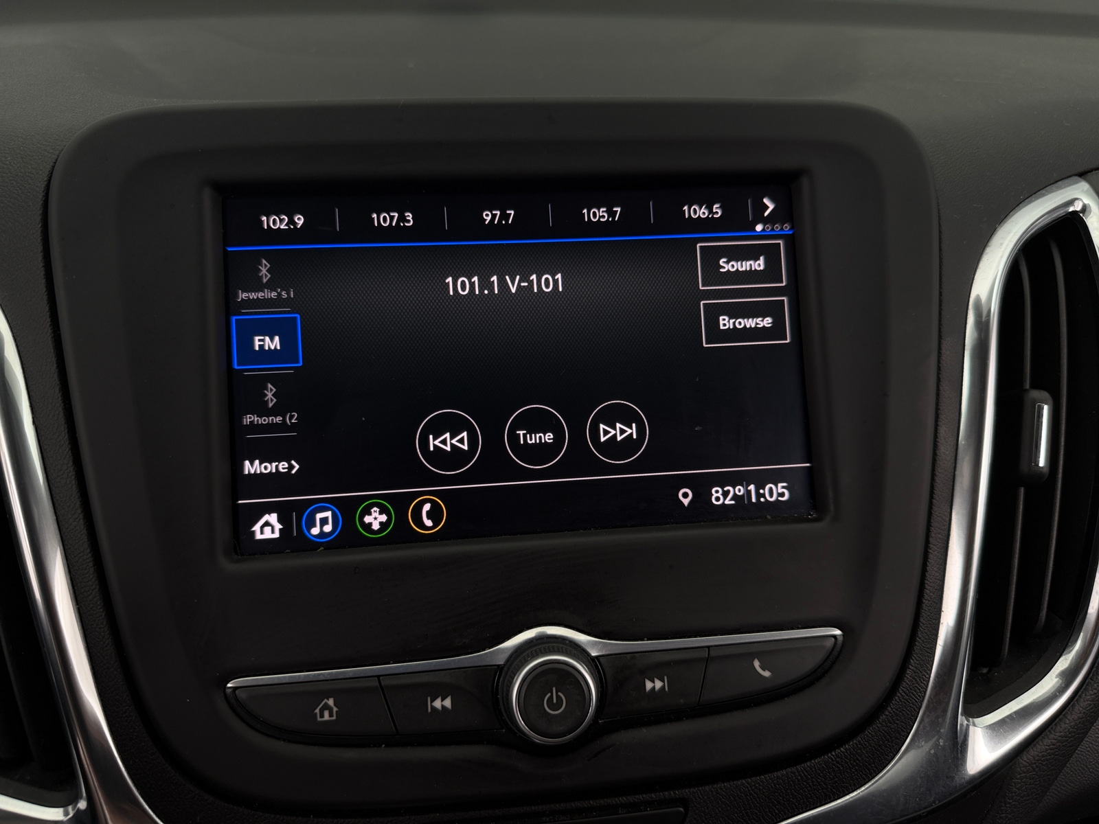 Thumbnail: 2021 Chevrolet Equinox - 4