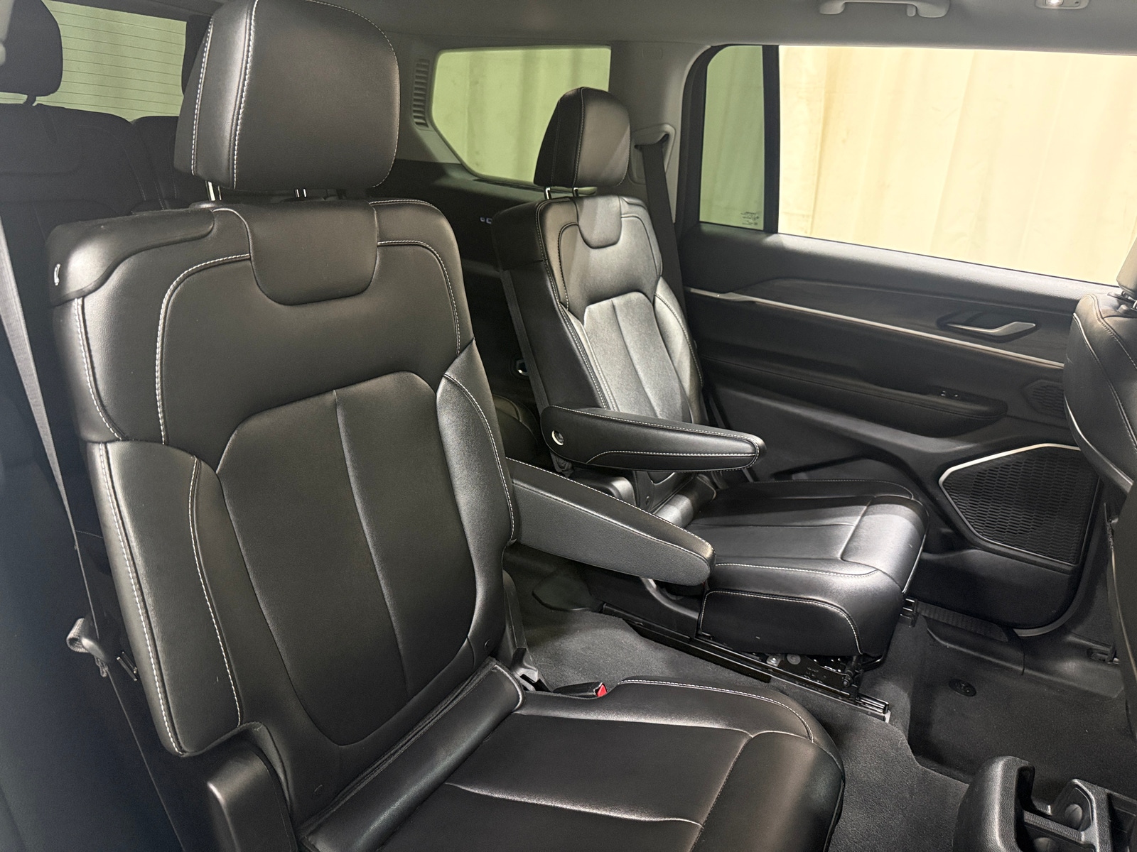 Thumbnail: 2023 Jeep Grand Cherokee L - 5