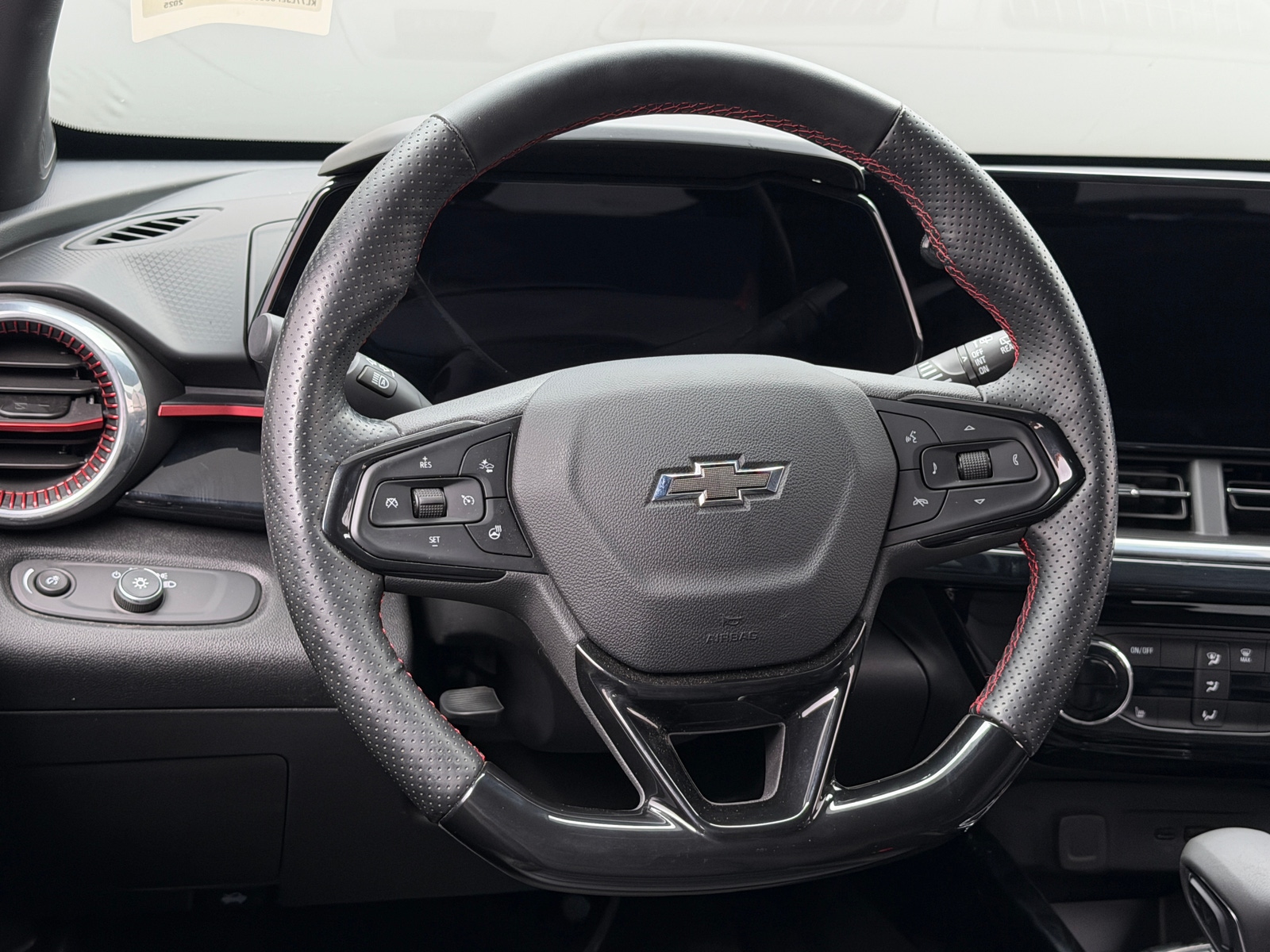 Thumbnail: 2025 Chevrolet Trax - 4