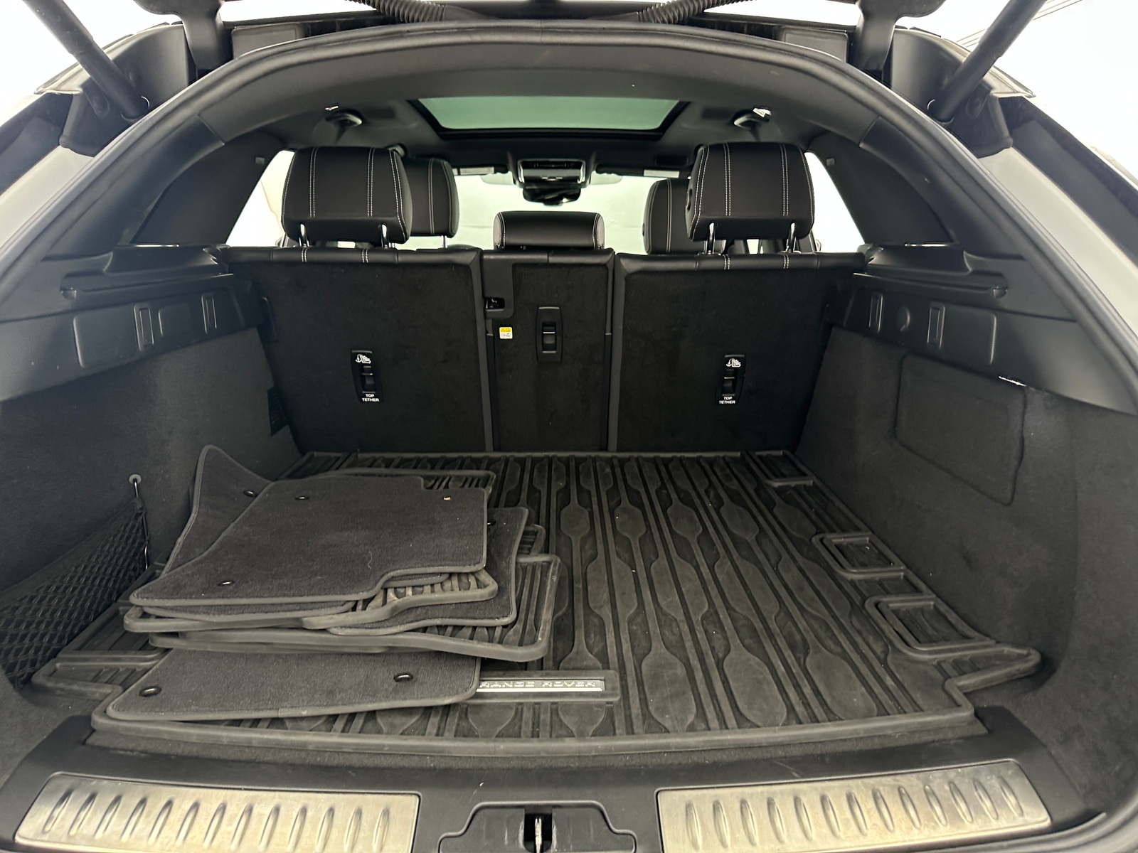 Thumbnail: 2022 Land Rover Range Rover Velar - 6