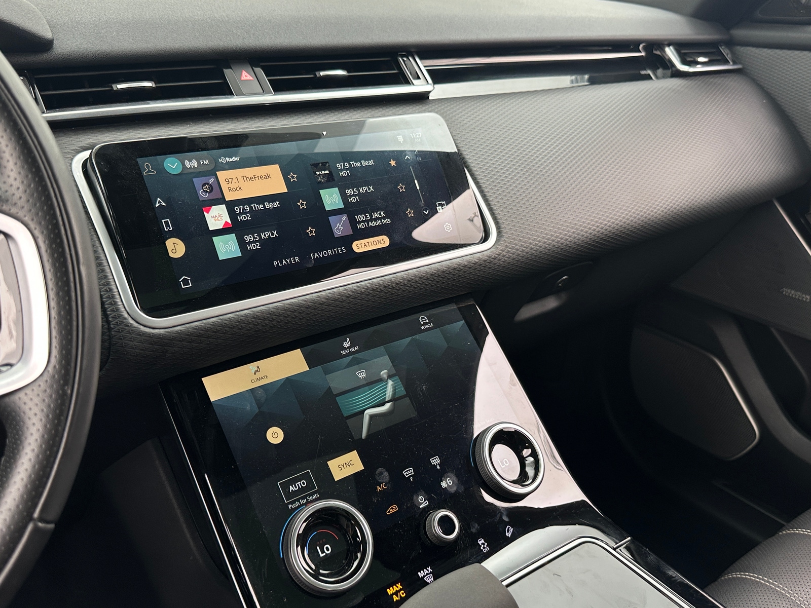 Thumbnail: 2022 Land Rover Range Rover Velar - 3