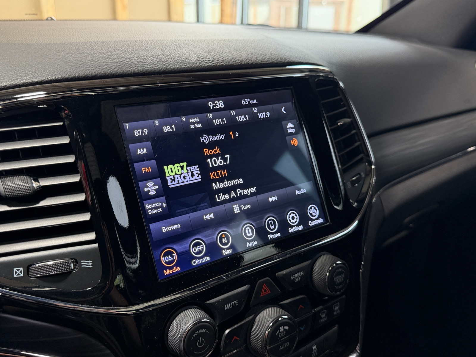 Thumbnail: 2019 Jeep Grand Cherokee - 3