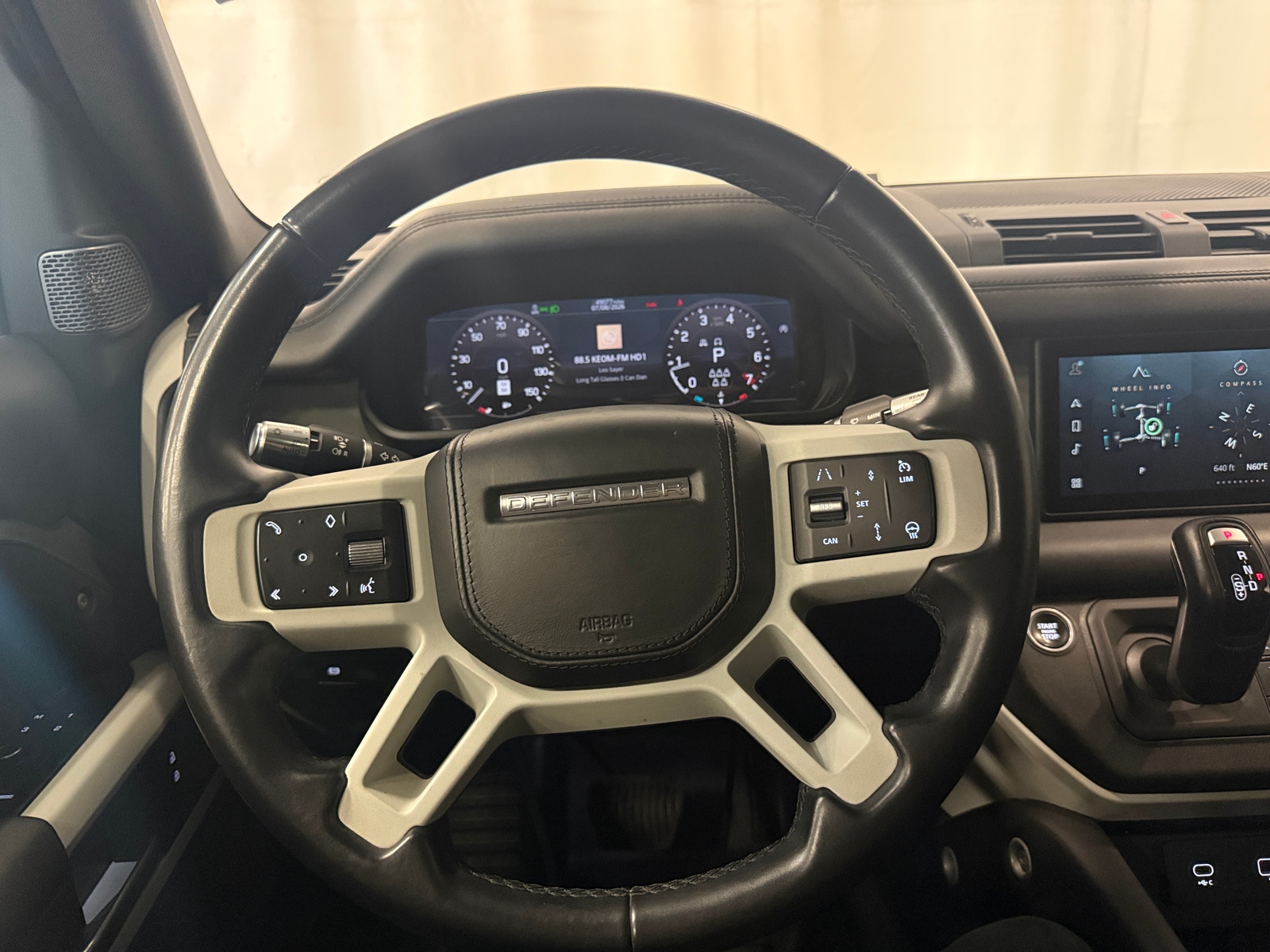 Thumbnail: 2020 Land Rover Defender - 4