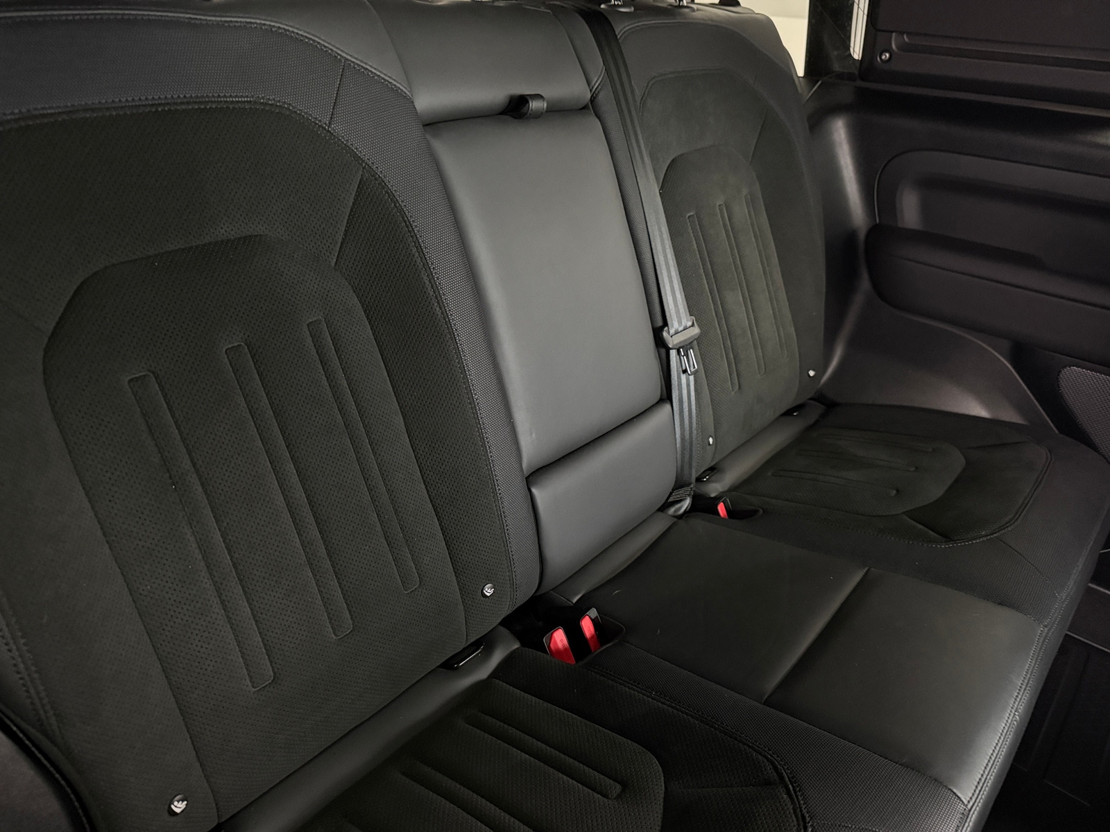 Thumbnail: 2023 Land Rover Defender - 5