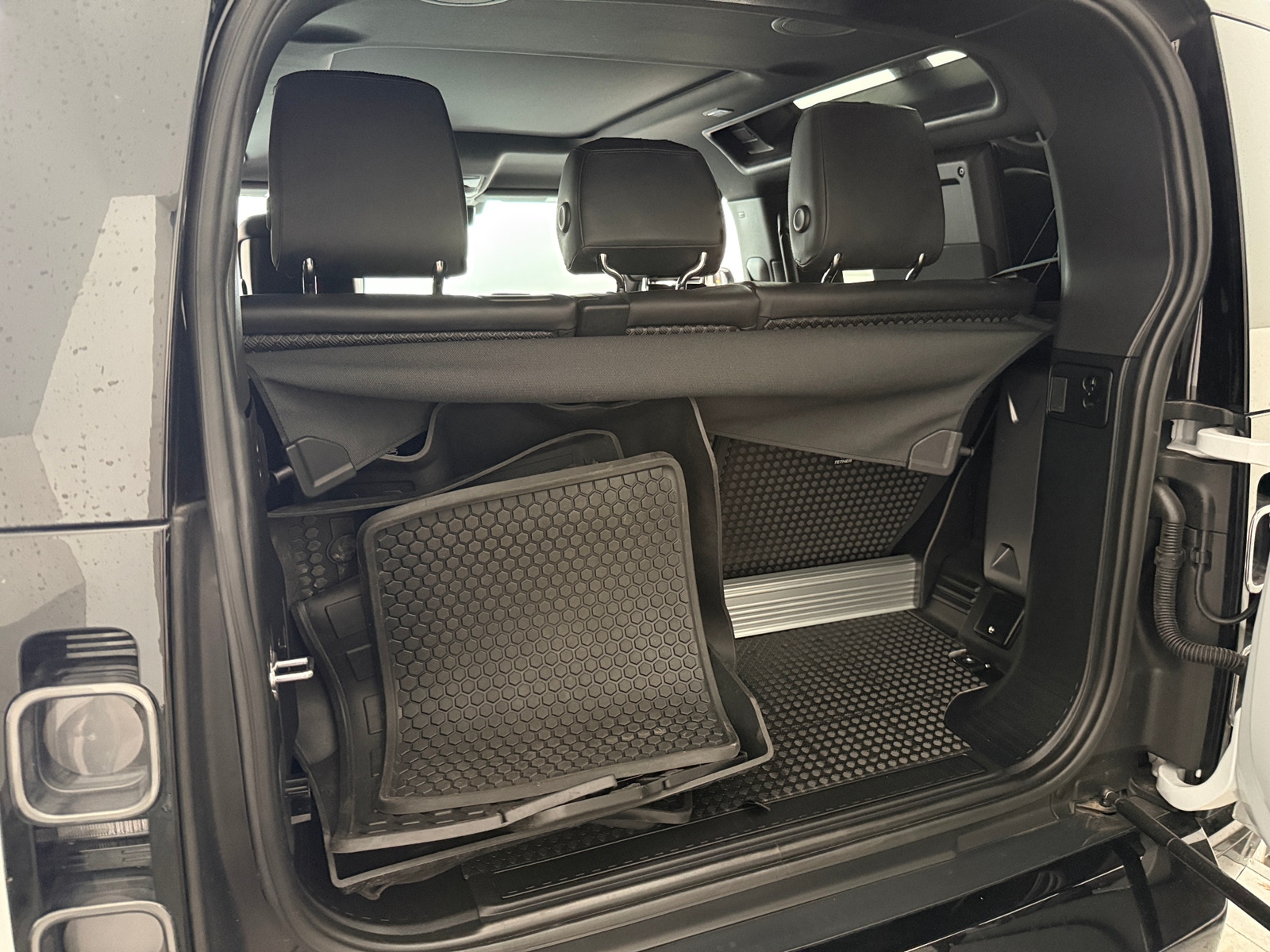 Thumbnail: 2023 Land Rover Defender - 6