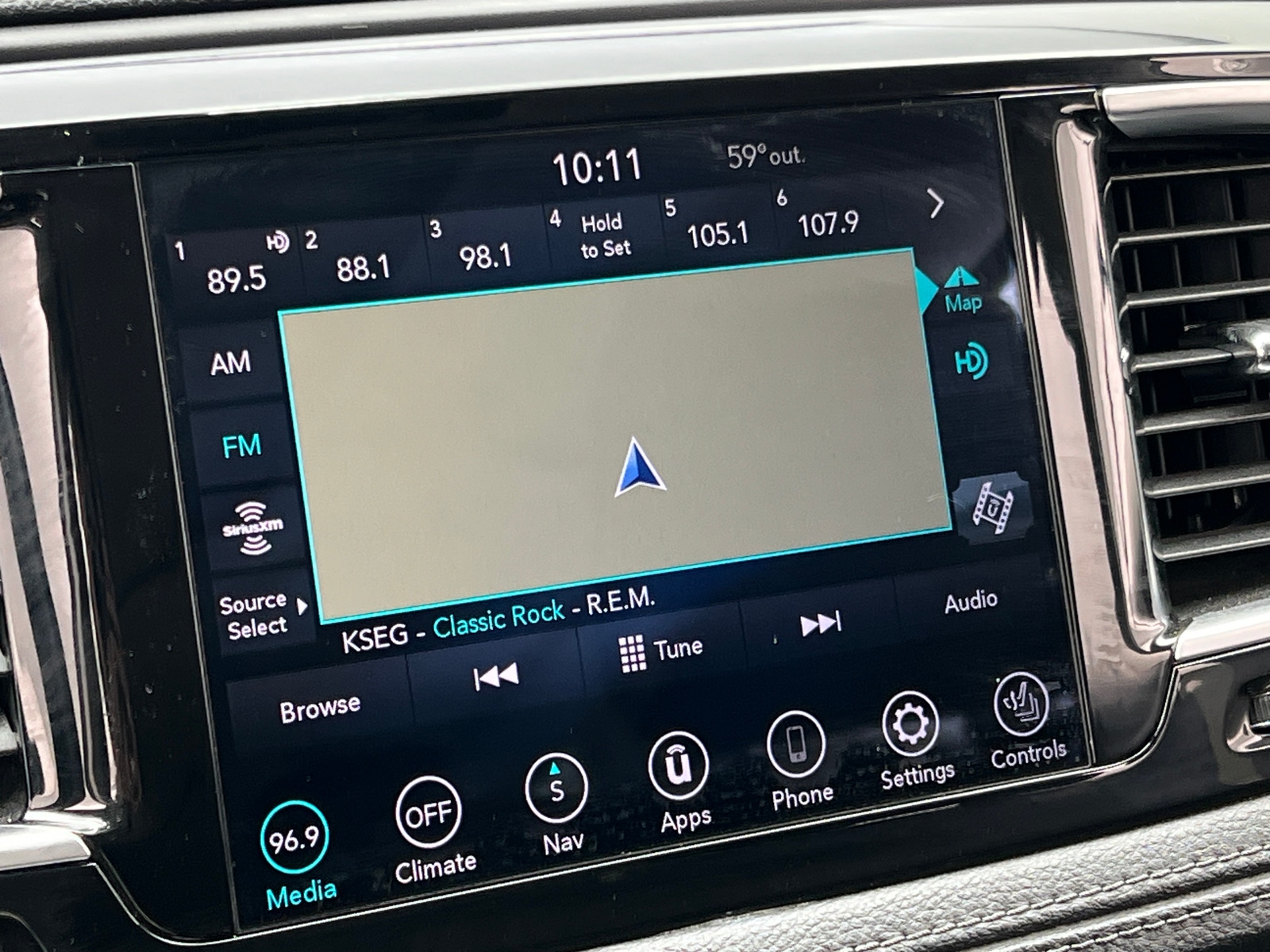 Thumbnail: 2020 Chrysler Pacifica - 3